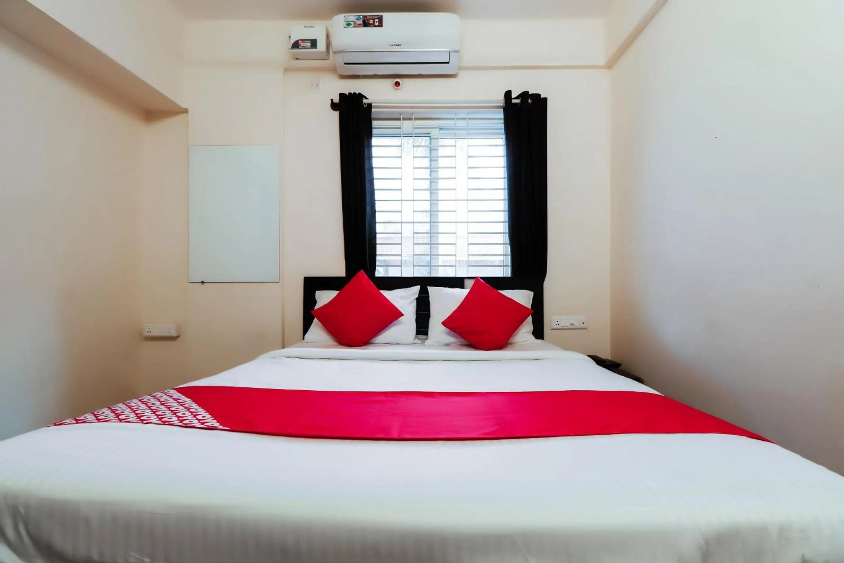 Bedroom, Bed in GN Collection O Near Rajajinagar Industrial Estate