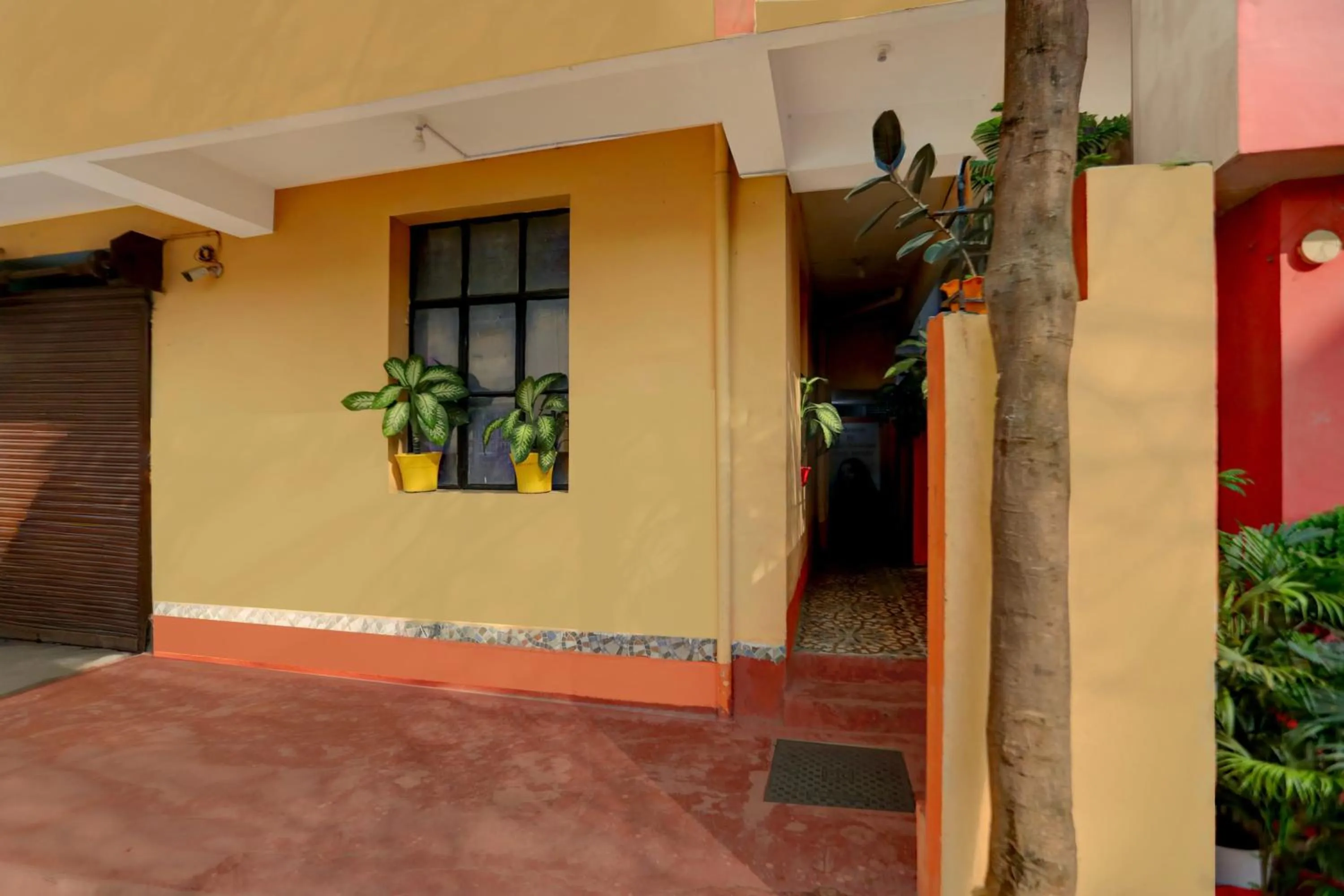 Facade/entrance in Super Hotel O Patliputra Railway Station Formerly Rameshwaram Guest House
