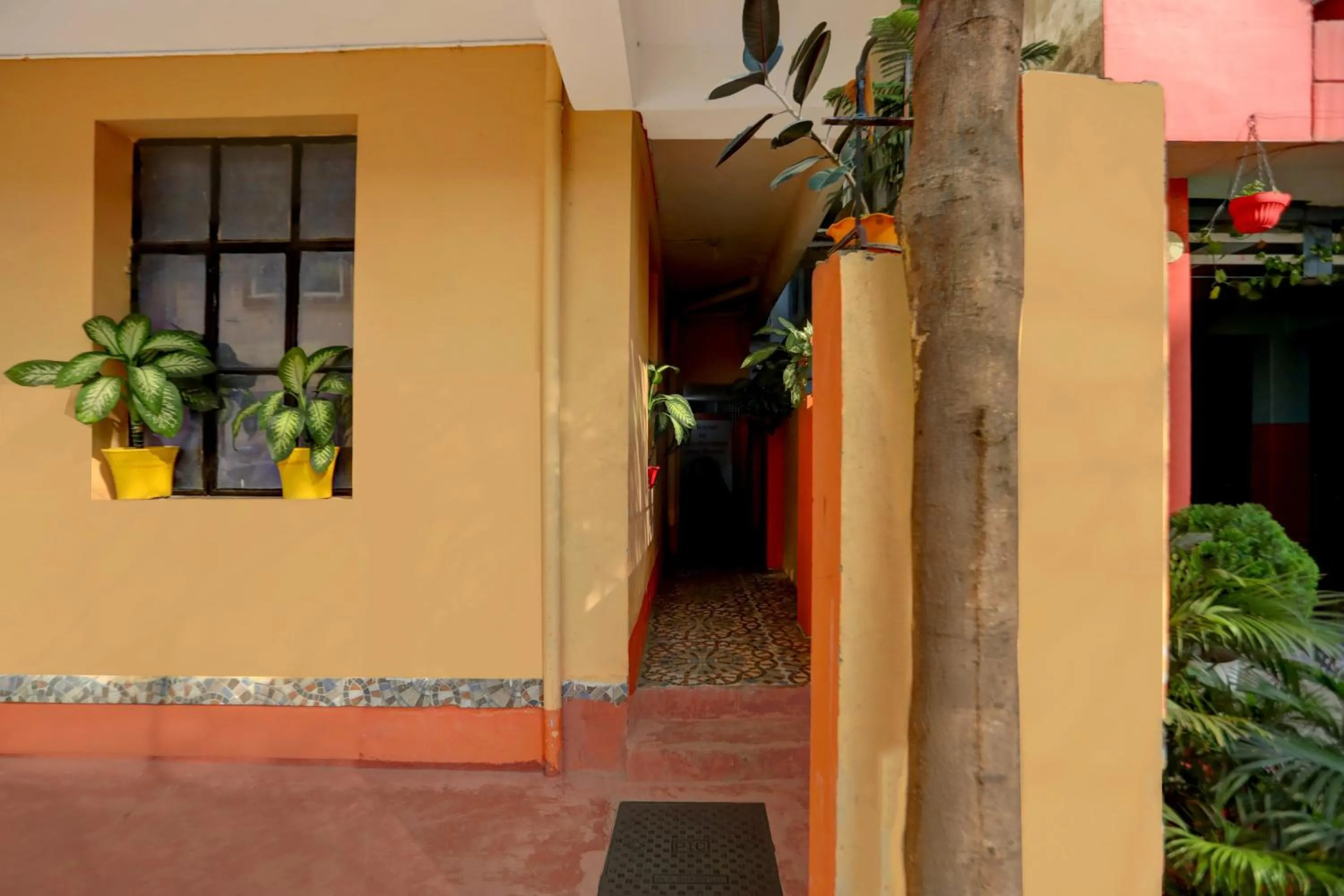 Facade/entrance in Super Hotel O Patliputra Railway Station Formerly Rameshwaram Guest House