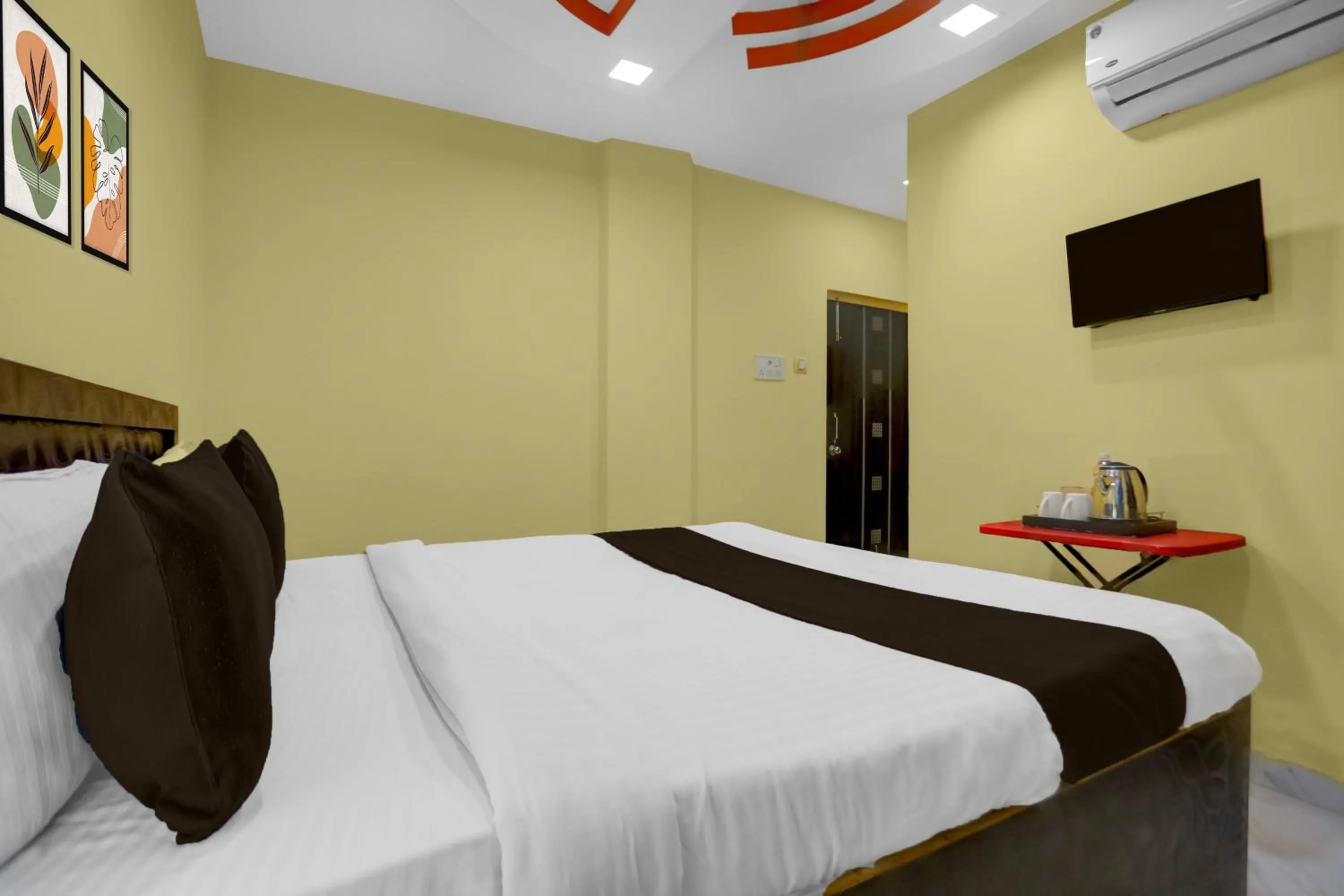 Bedroom, Bed in Super Hotel O Patliputra Railway Station Formerly Rameshwaram Guest House