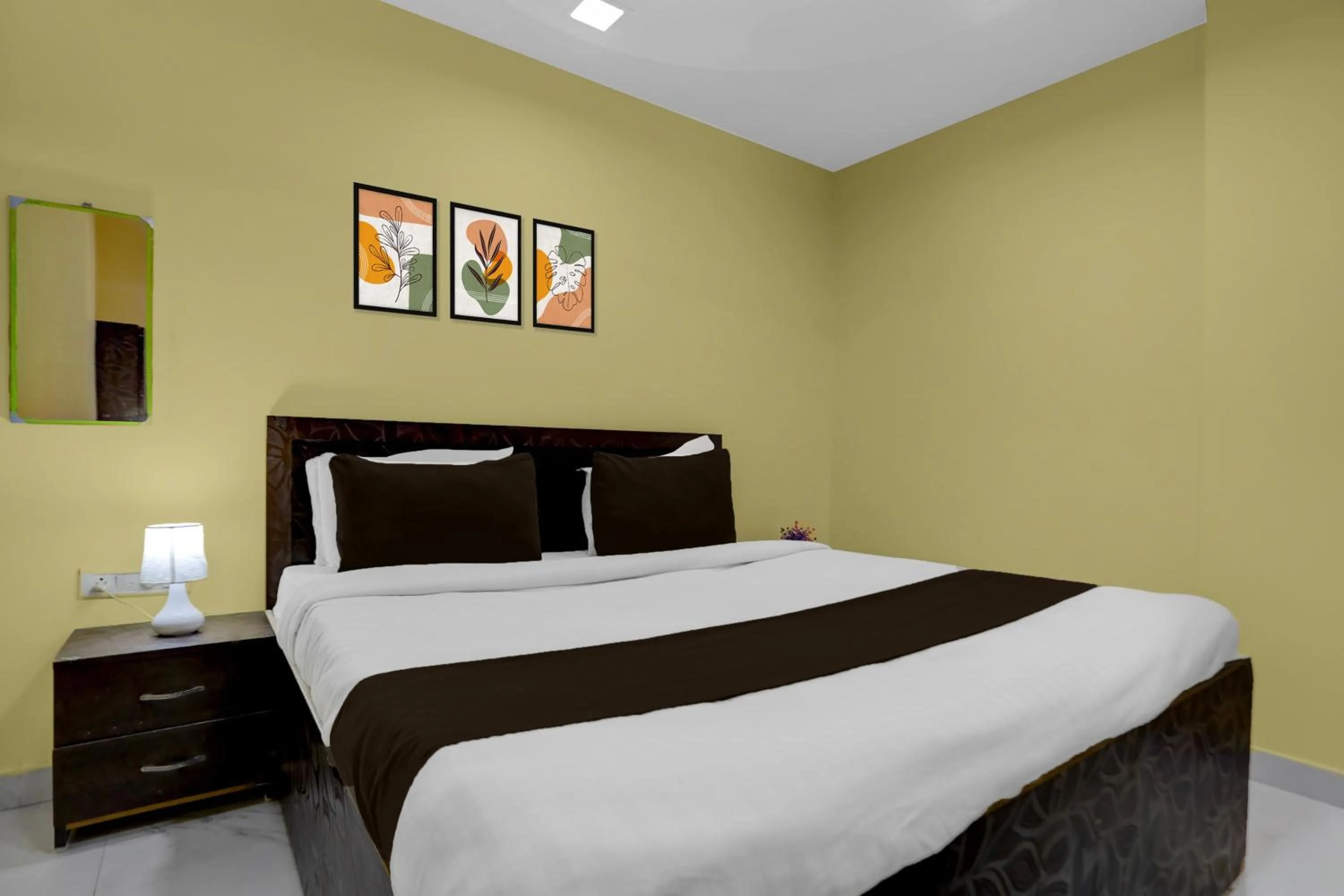 Bedroom, Bed in Super Hotel O Patliputra Railway Station Formerly Rameshwaram Guest House