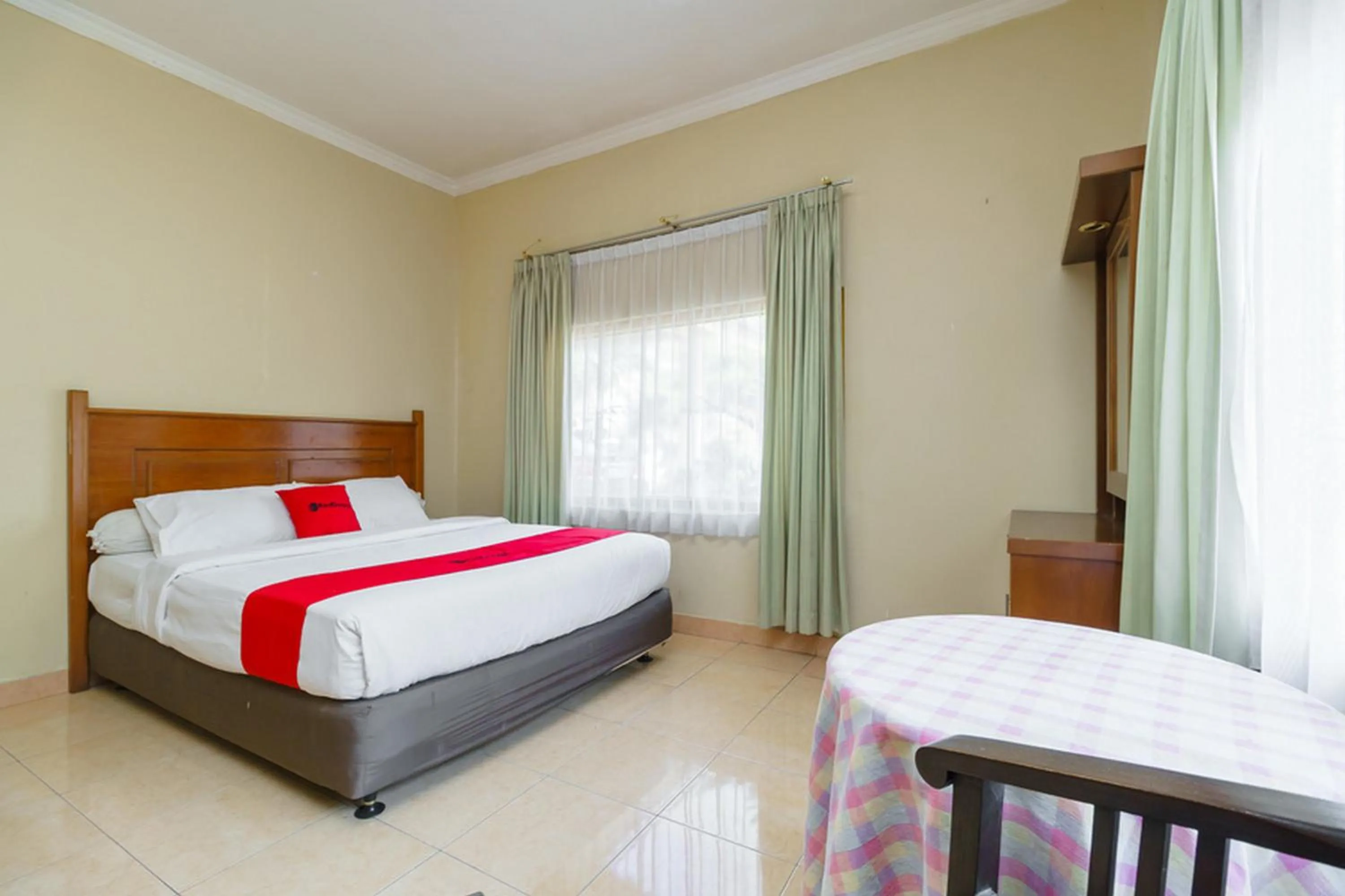 Bed in RedDoorz @ Jalan lintas Sumatera Lahat