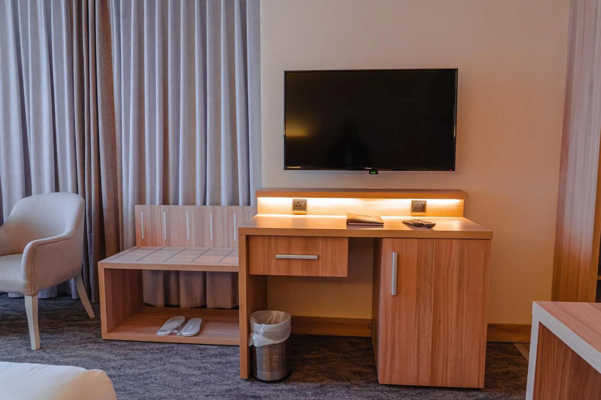 TV and multimedia in La Casa Hotel Amman by FHM