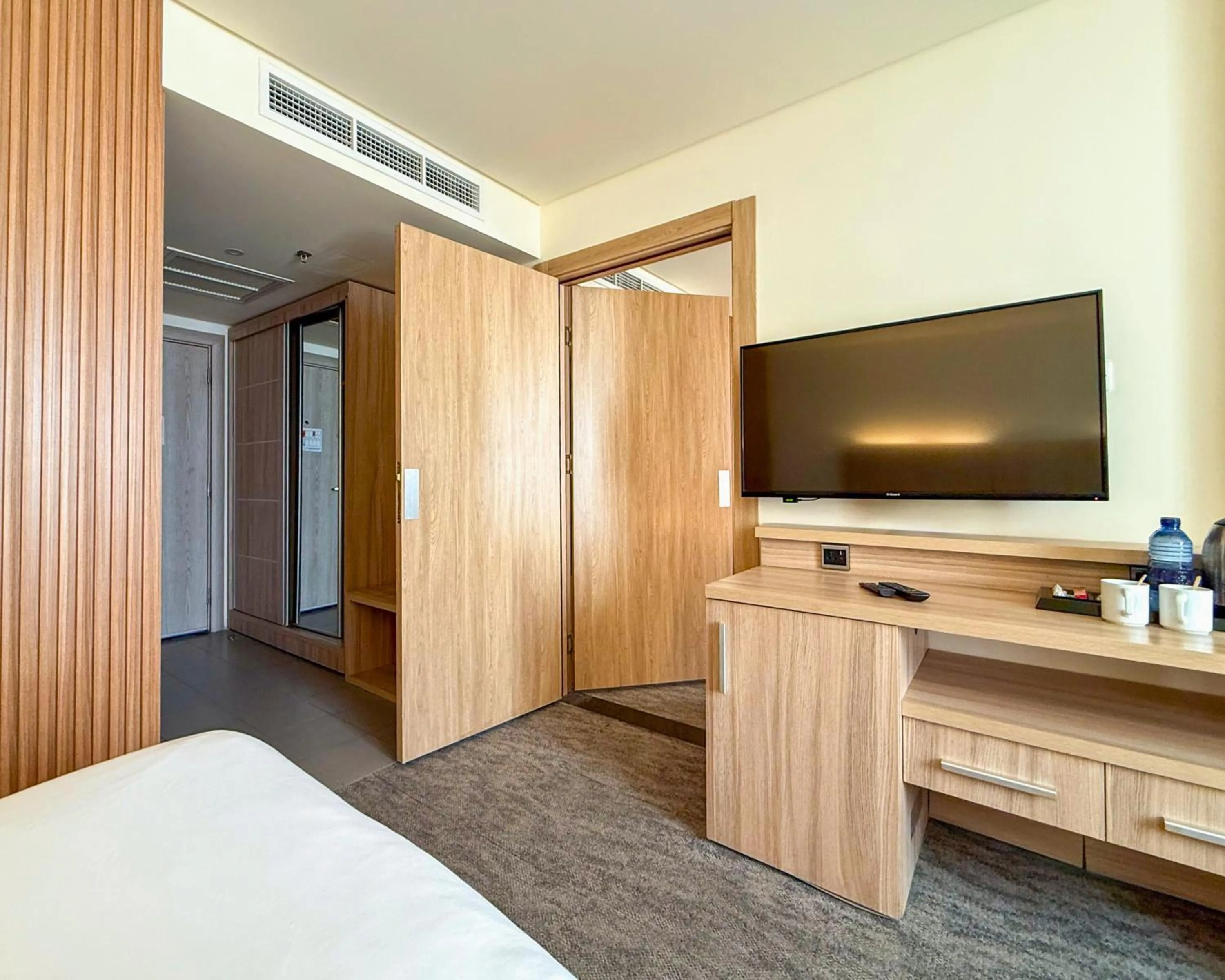 Photo of the whole room, Bed in La Casa Hotel Amman by FHM