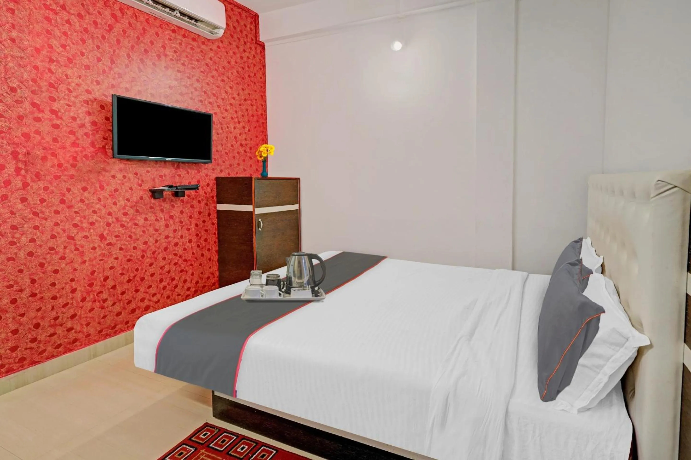 Bedroom, Bed in Hotel O Aashiyana Home