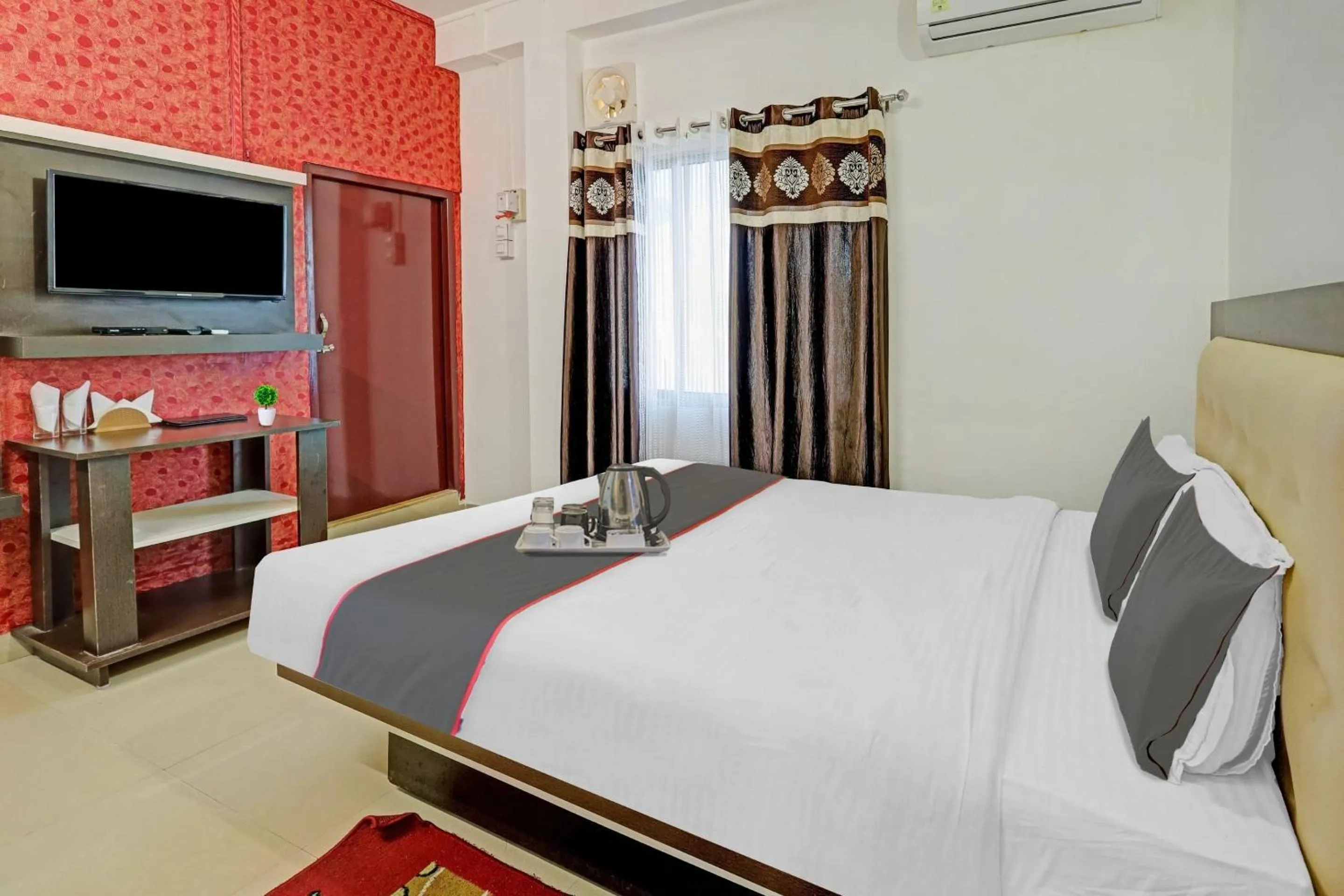 Bedroom, Bed in Hotel O Aashiyana Home