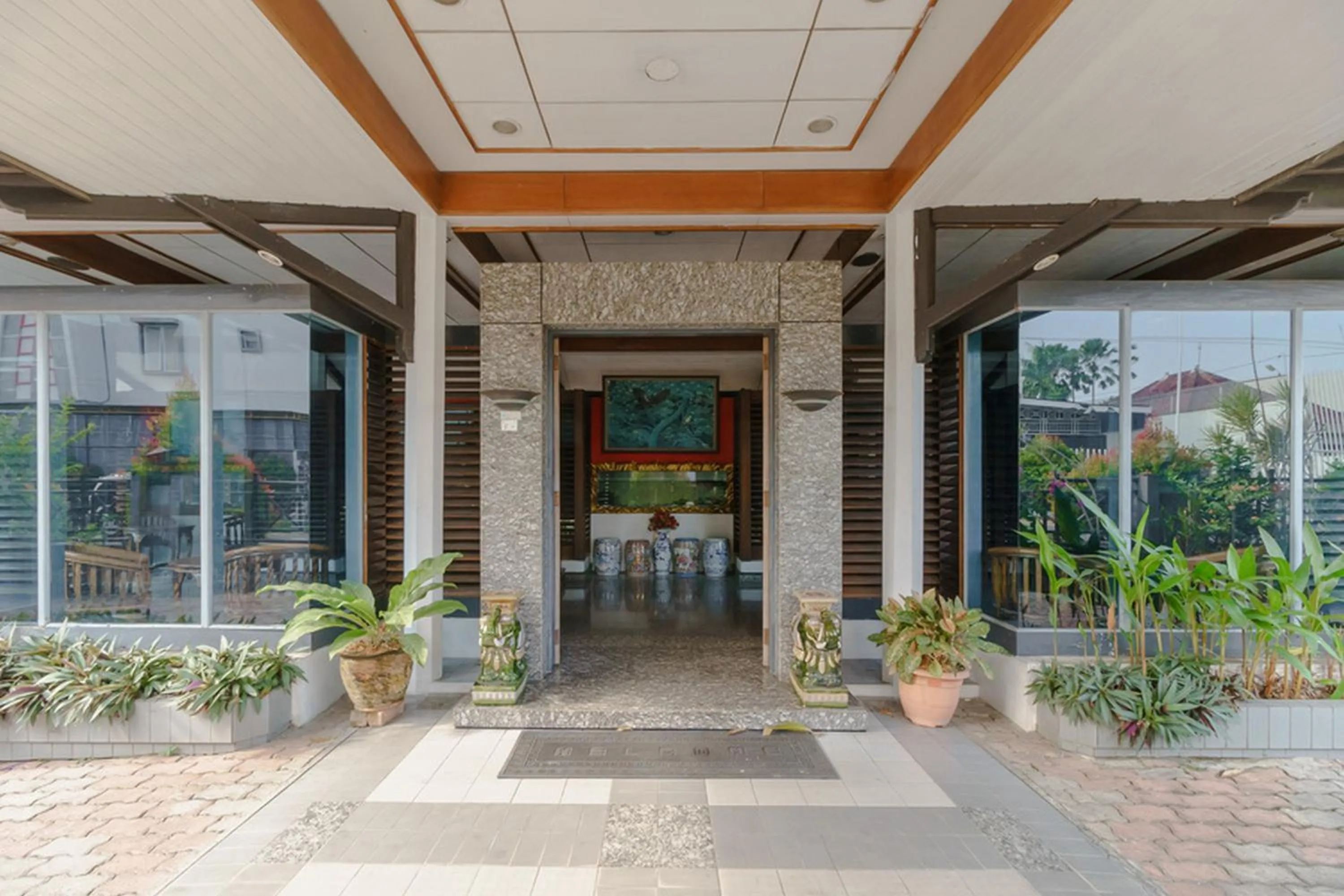 Facade/entrance in RedDoorz near Transmart Pangkal Pinang