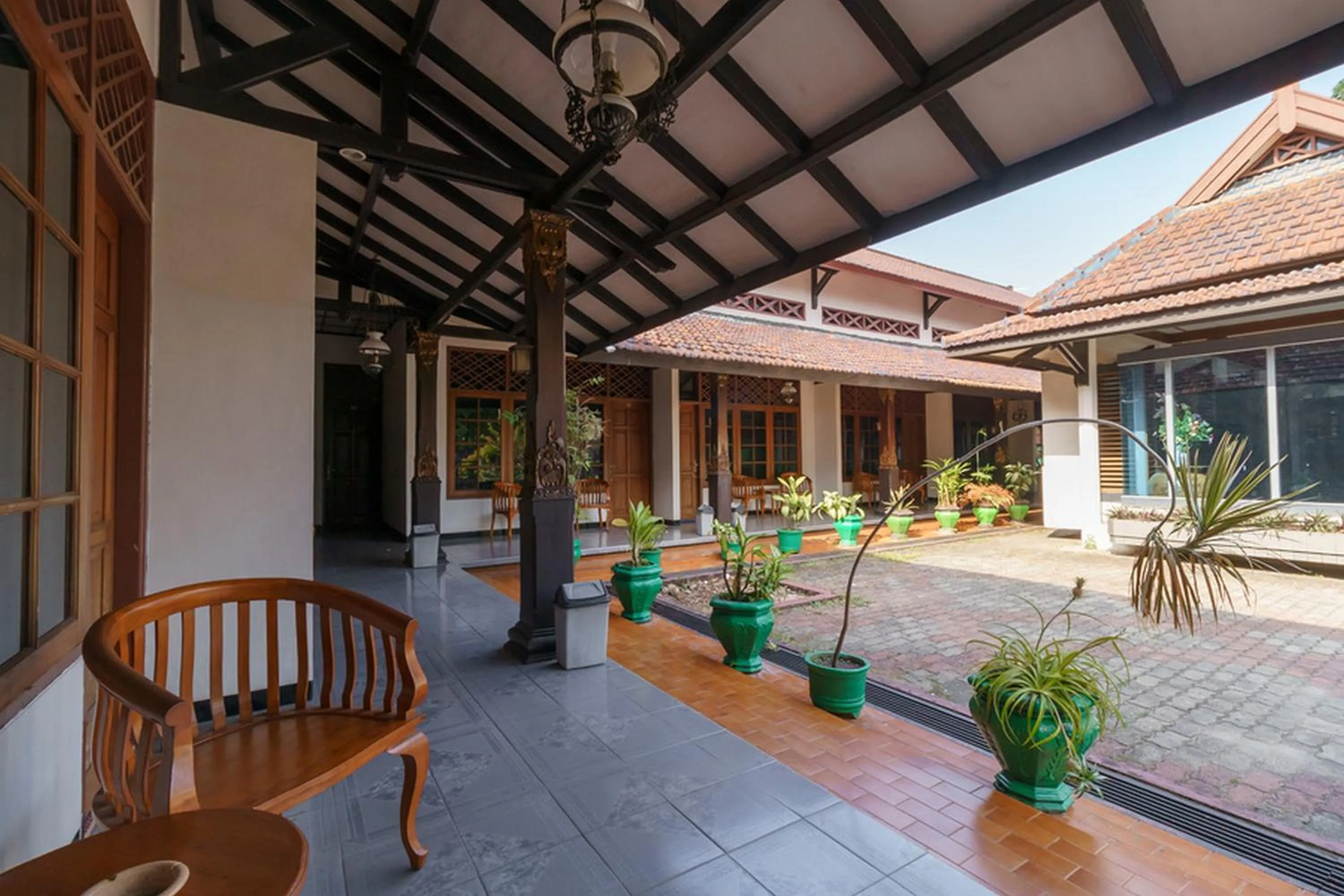 Patio in RedDoorz near Transmart Pangkal Pinang