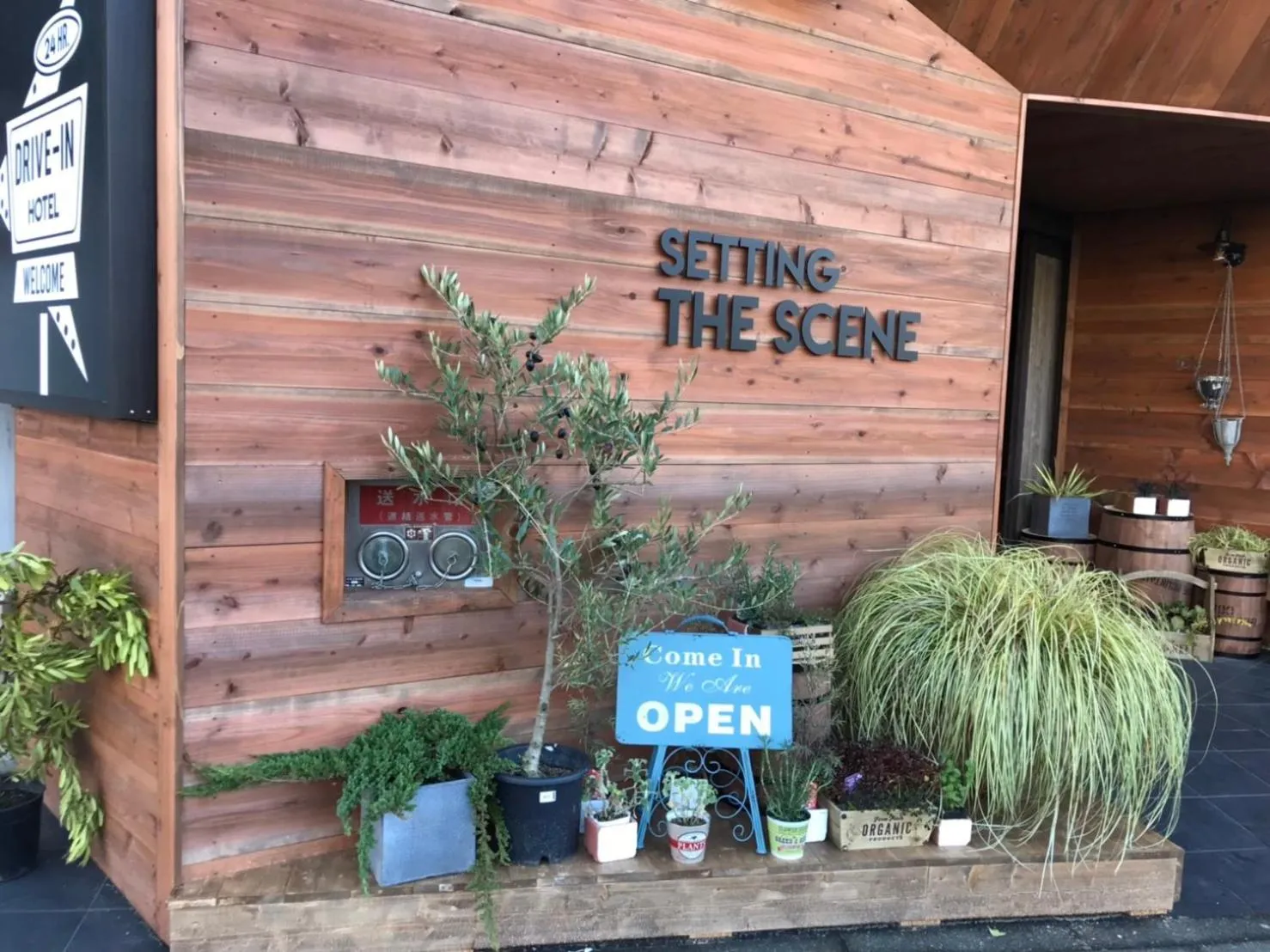 Facade/entrance in HOTEL The Scene