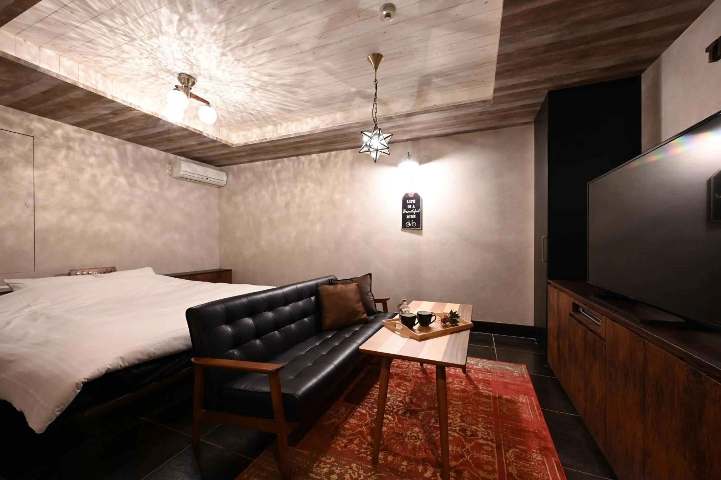 Photo of the whole room, Bed in HOTEL The Scene