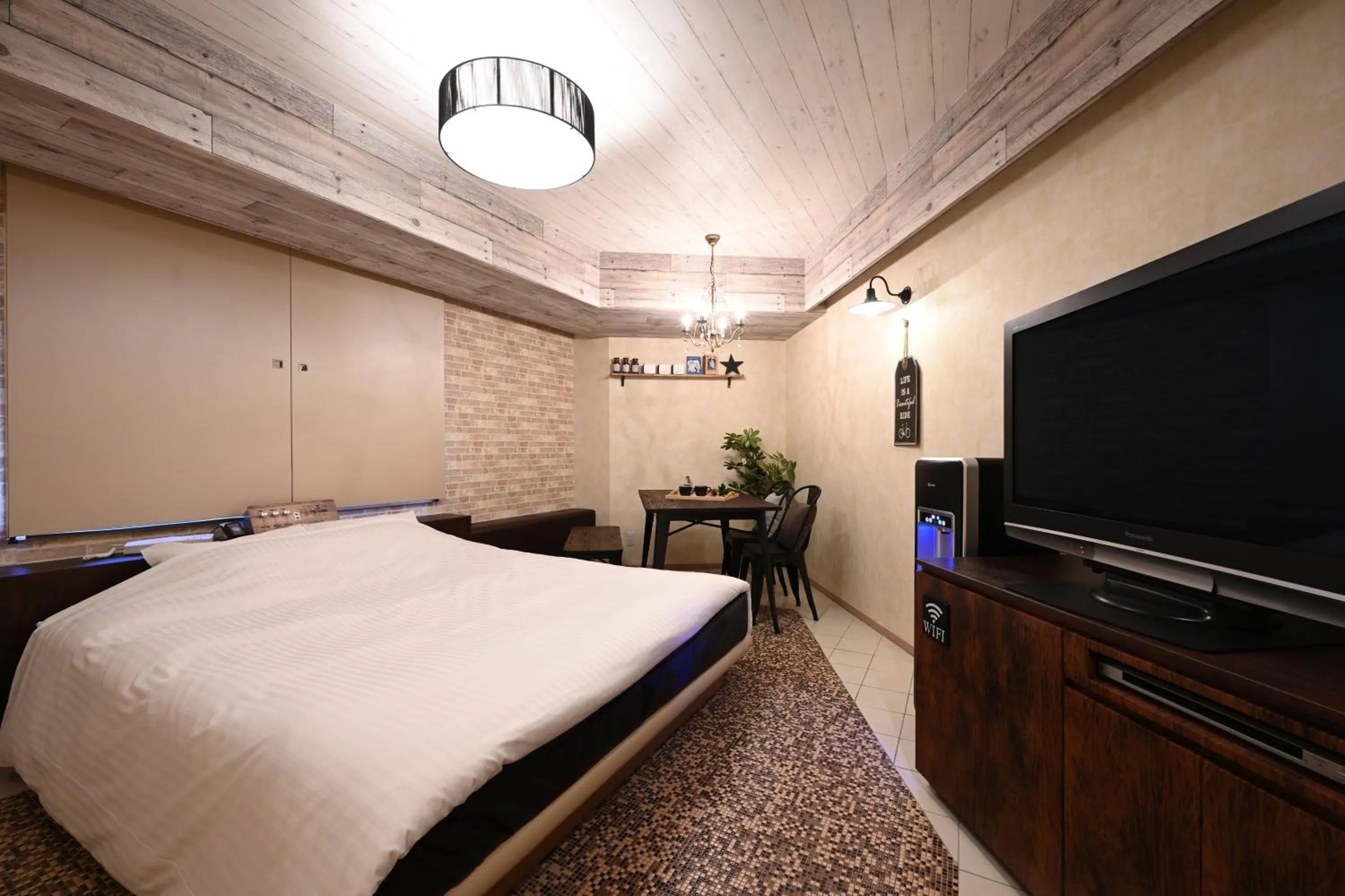 Bed in HOTEL The Scene