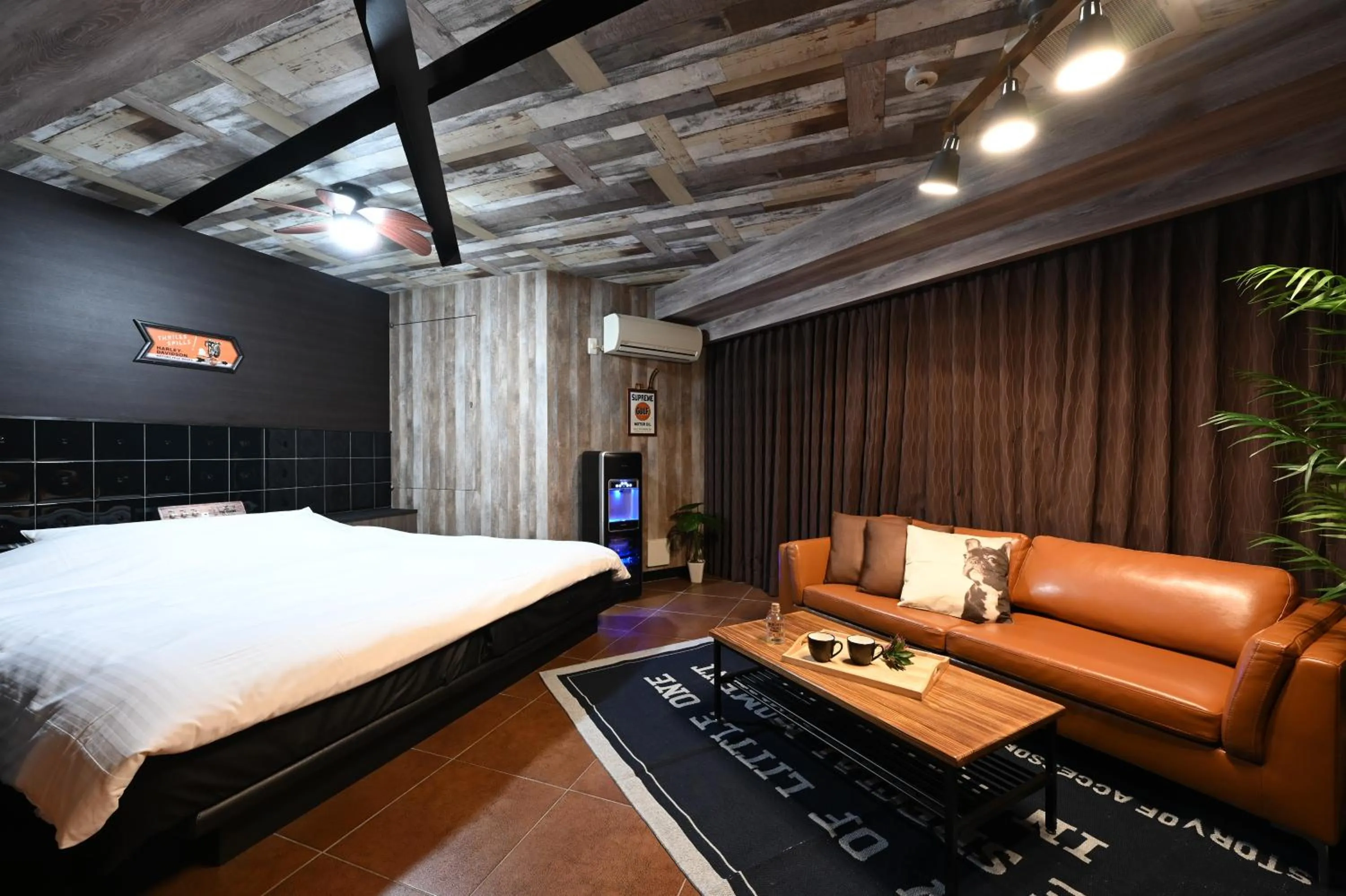 Photo of the whole room, Bed in HOTEL The Scene