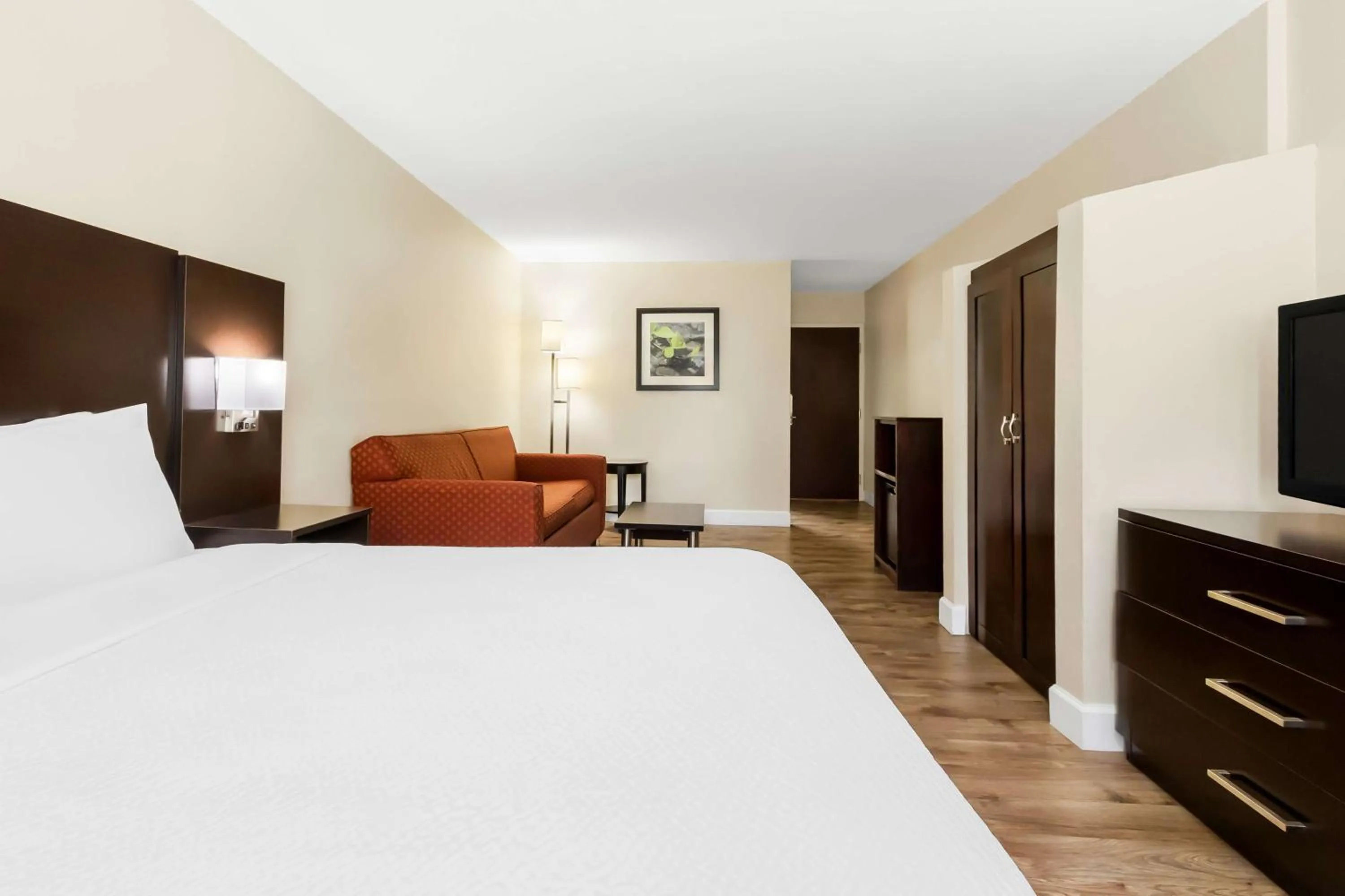 Bedroom, Bed in Best Western Patriots Point