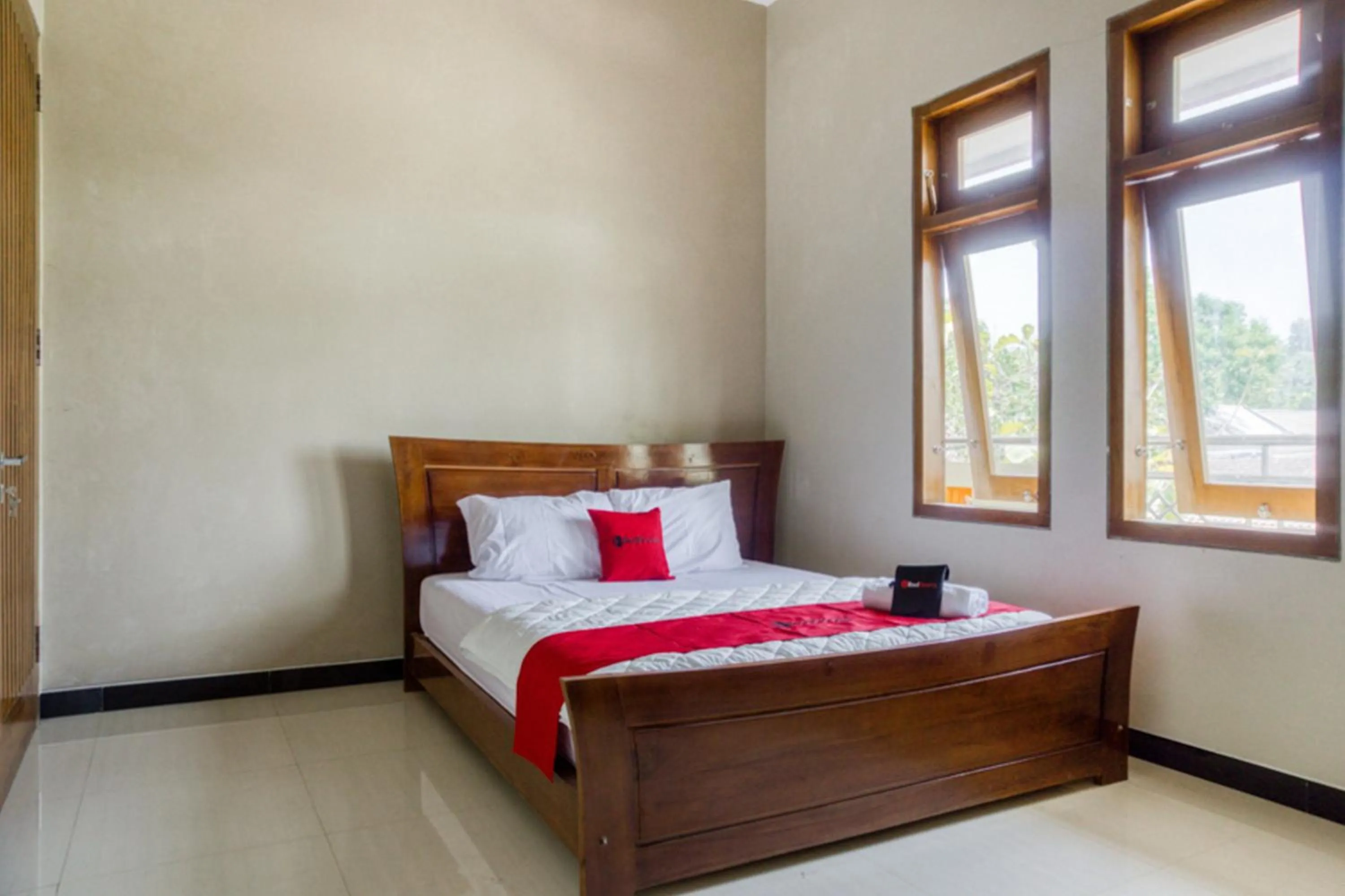 Bed in RedDoorz @ Jakal Atas KM 10