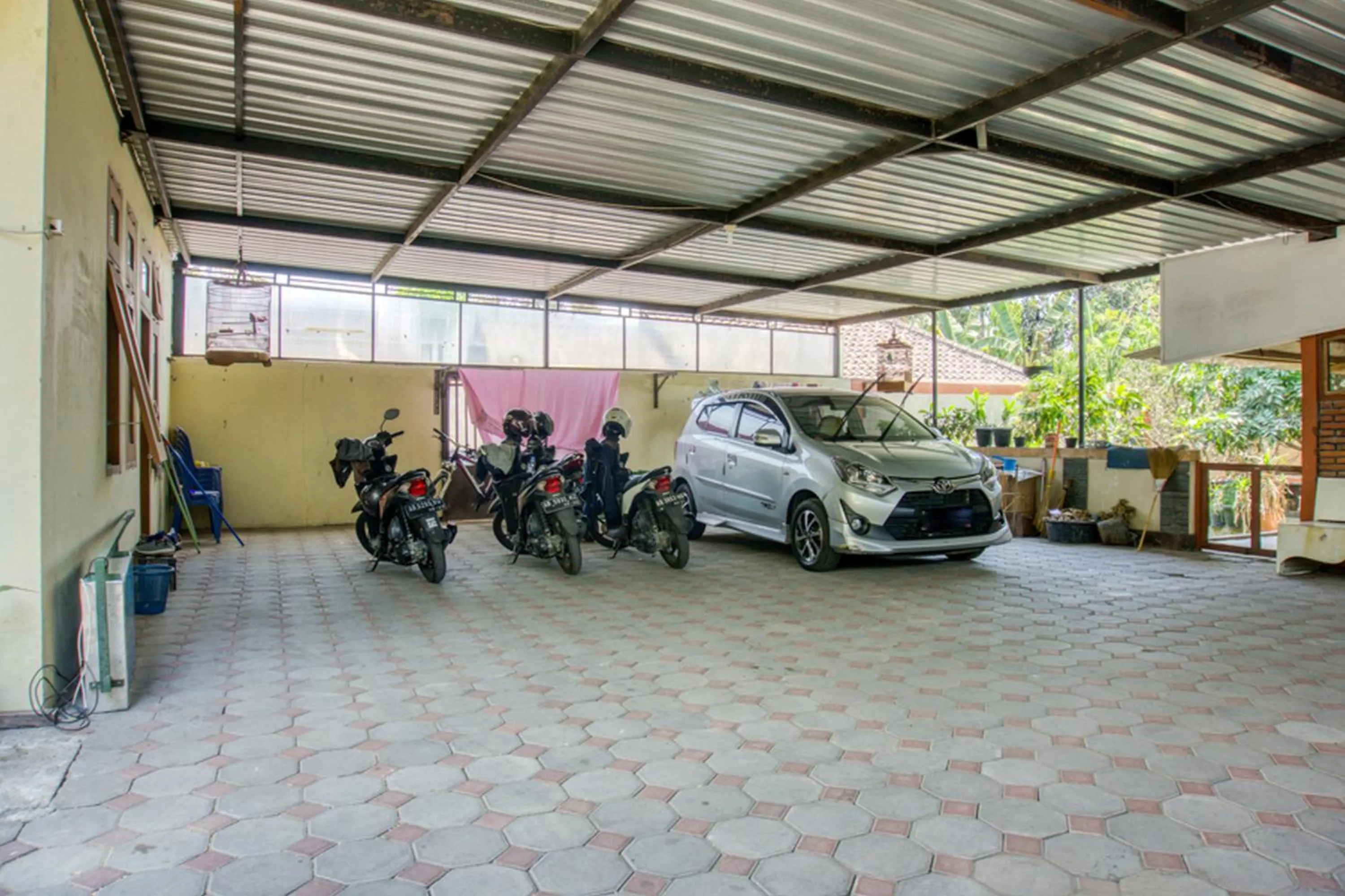 RedDoorz @ Jakal Atas KM 10