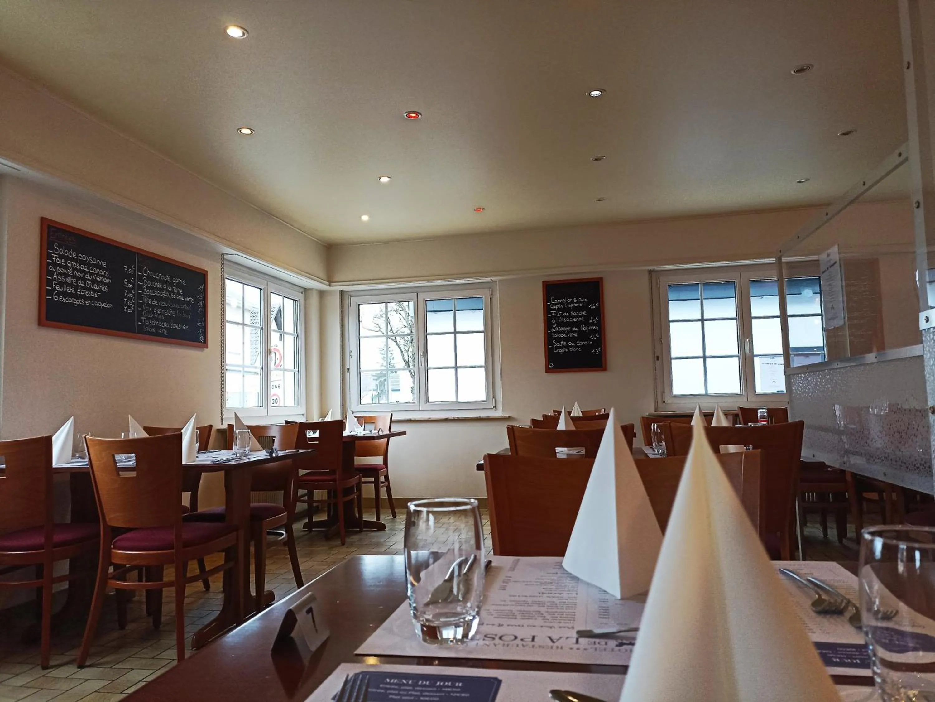 Restaurant/places to eat in Hotel Restaurant De La Poste Mulhouse Ottmarsheim