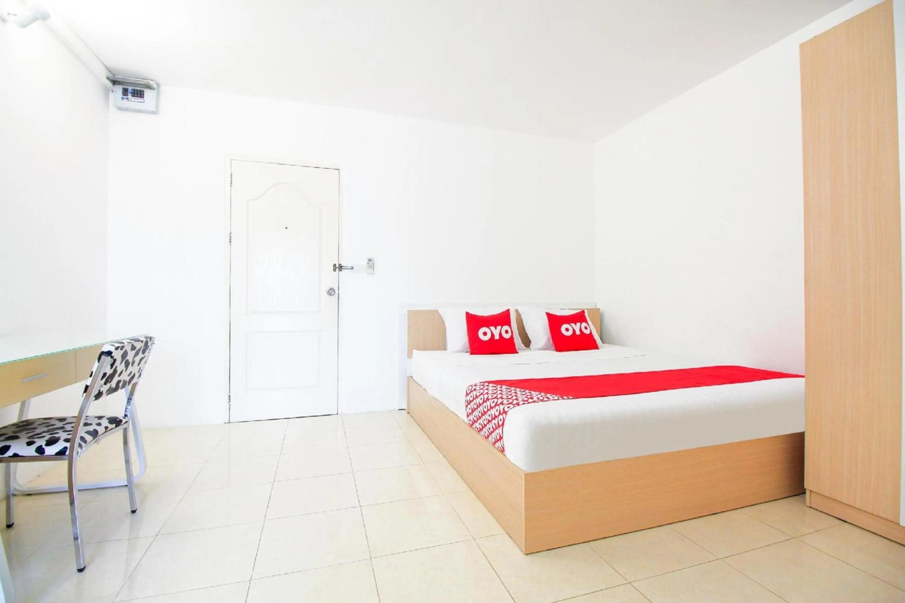 Photo of the whole room in Capital O 411 Grandview Condo 15