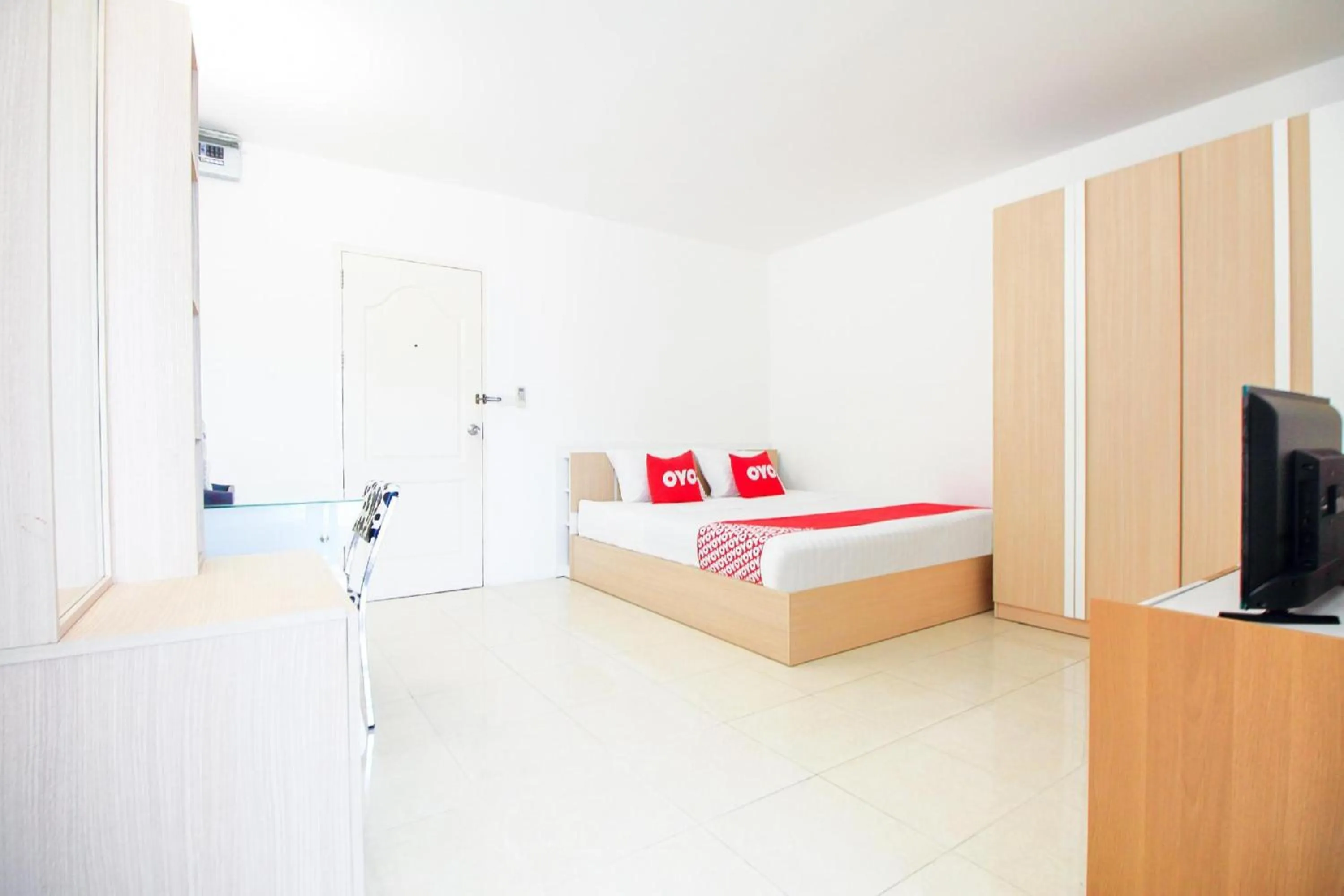 Photo of the whole room in Capital O 411 Grandview Condo 15