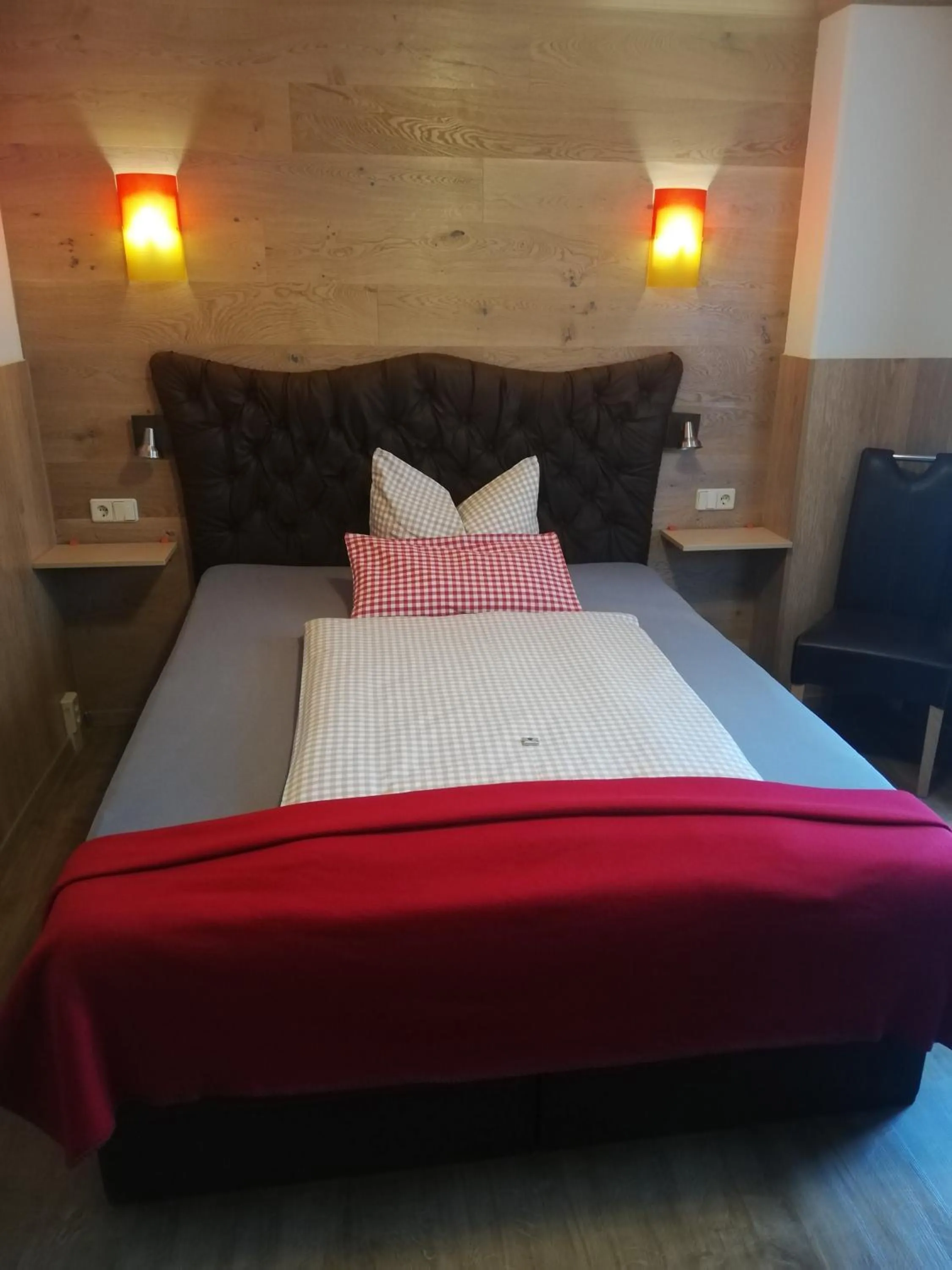 Bed in Landhotel Waldschlößchen mit Gaststube