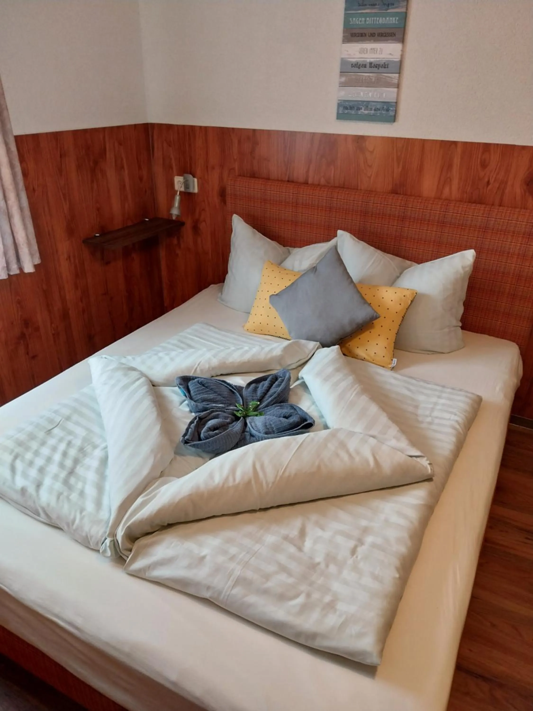 Photo of the whole room, Bed in Landhotel Waldschlößchen mit Gaststube