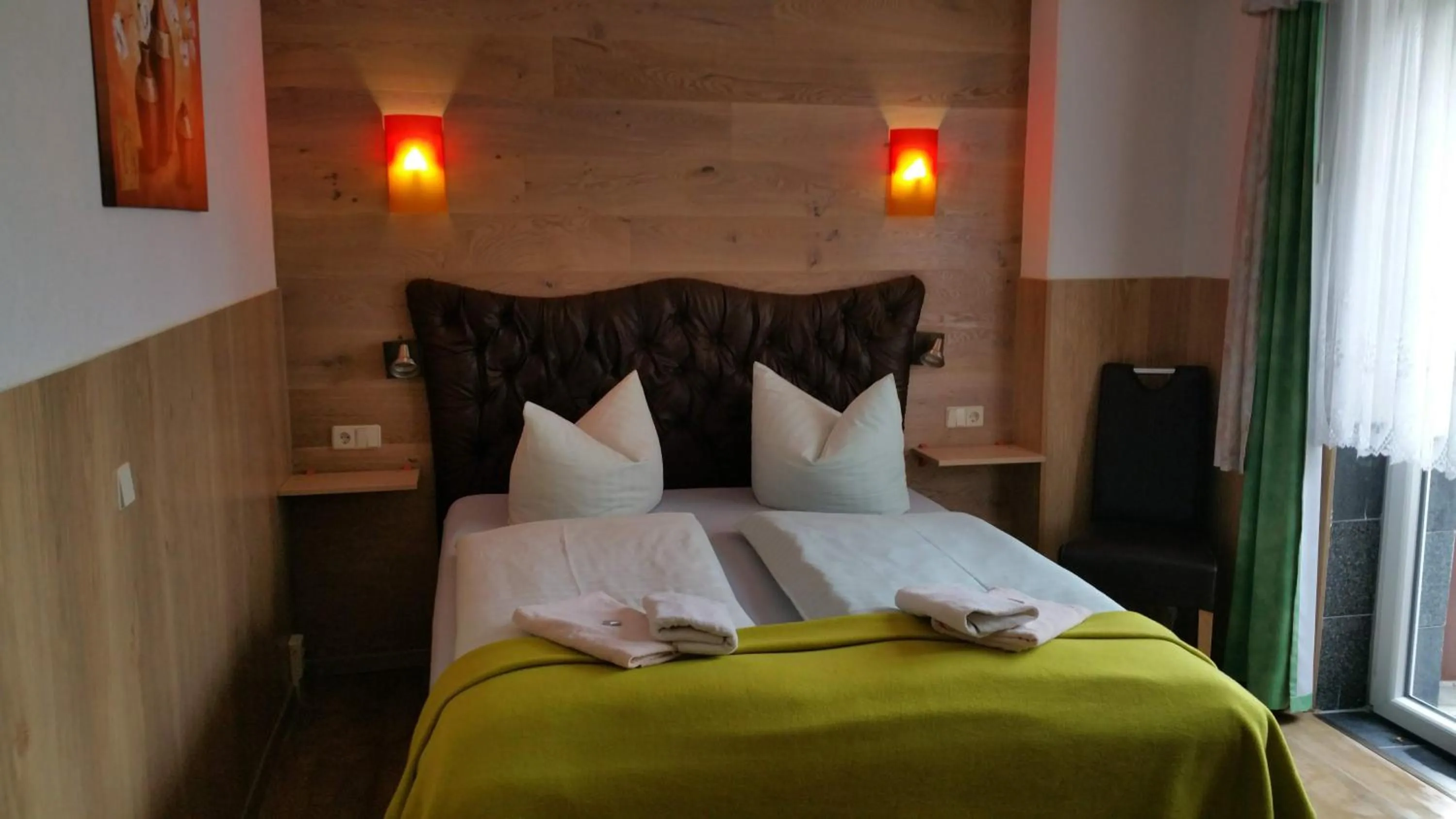 Bed in Landhotel Waldschlößchen mit Gaststube