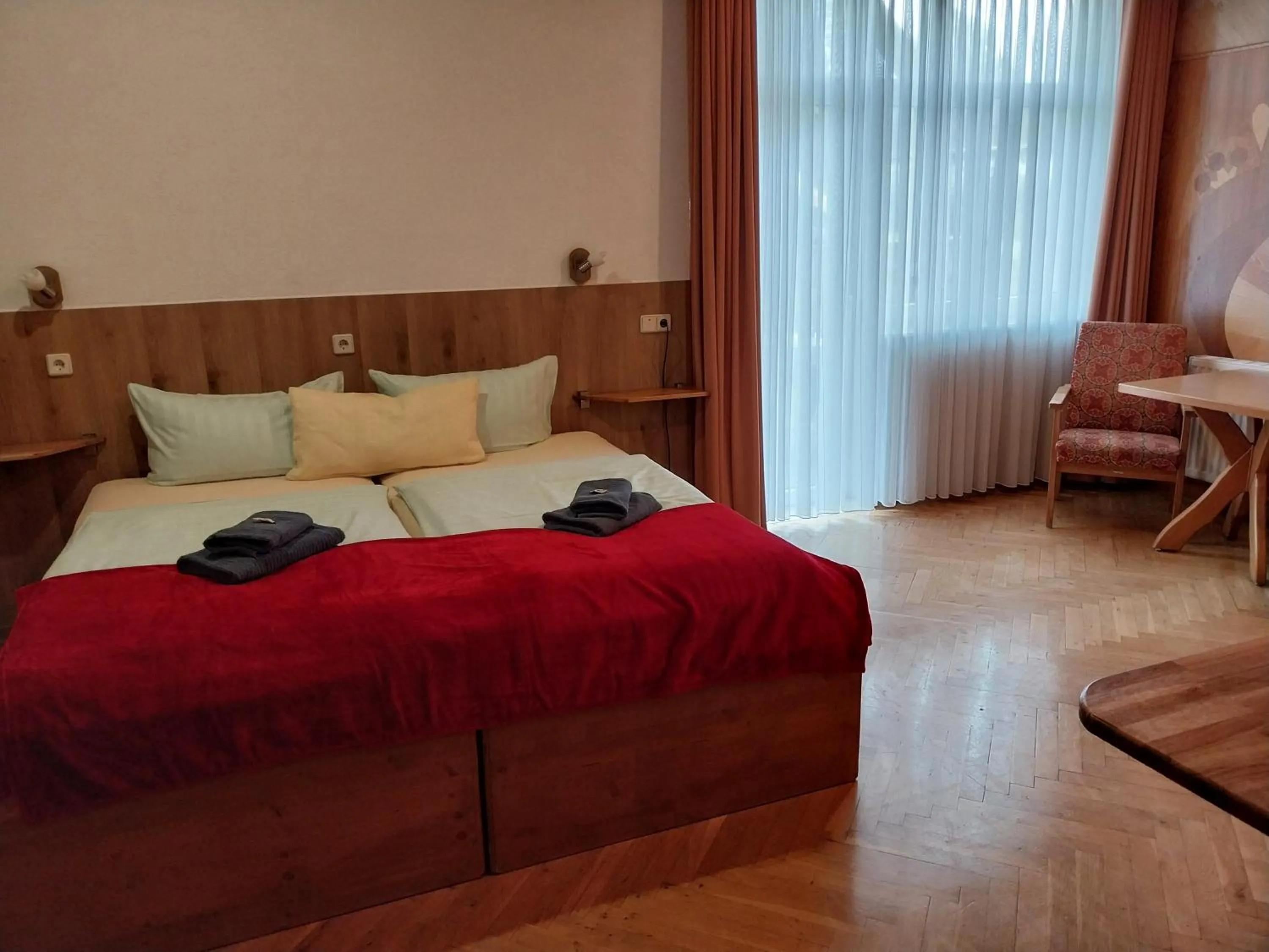 Bed in Landhotel Waldschlößchen mit Gaststube