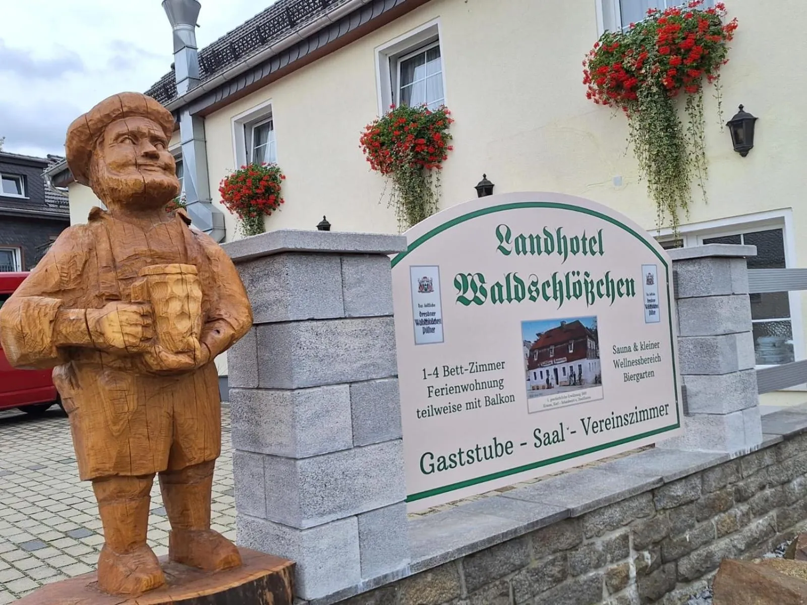 Property building in Landhotel Waldschlößchen mit Gaststube
