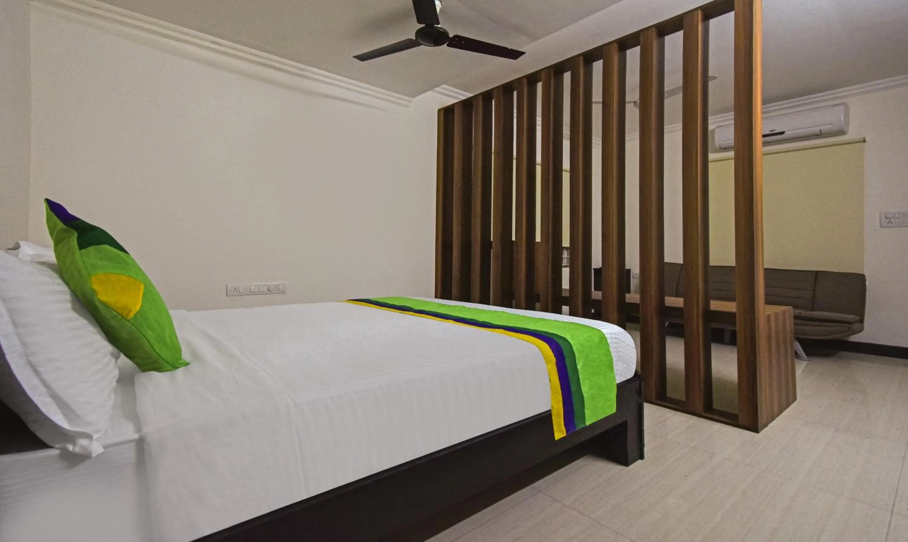 Bedroom, Bed in Treebo Samhaar Residency Thoraipakkam
