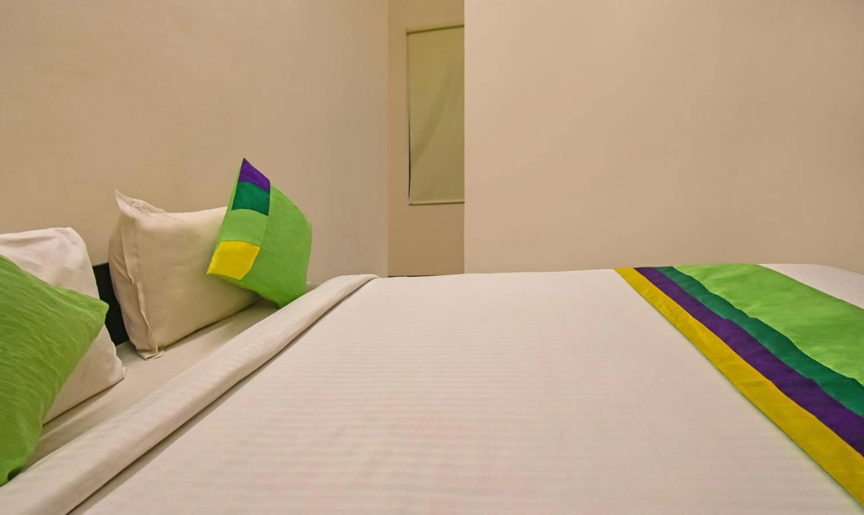 Bedroom, Bed in Treebo Samhaar Residency Thoraipakkam