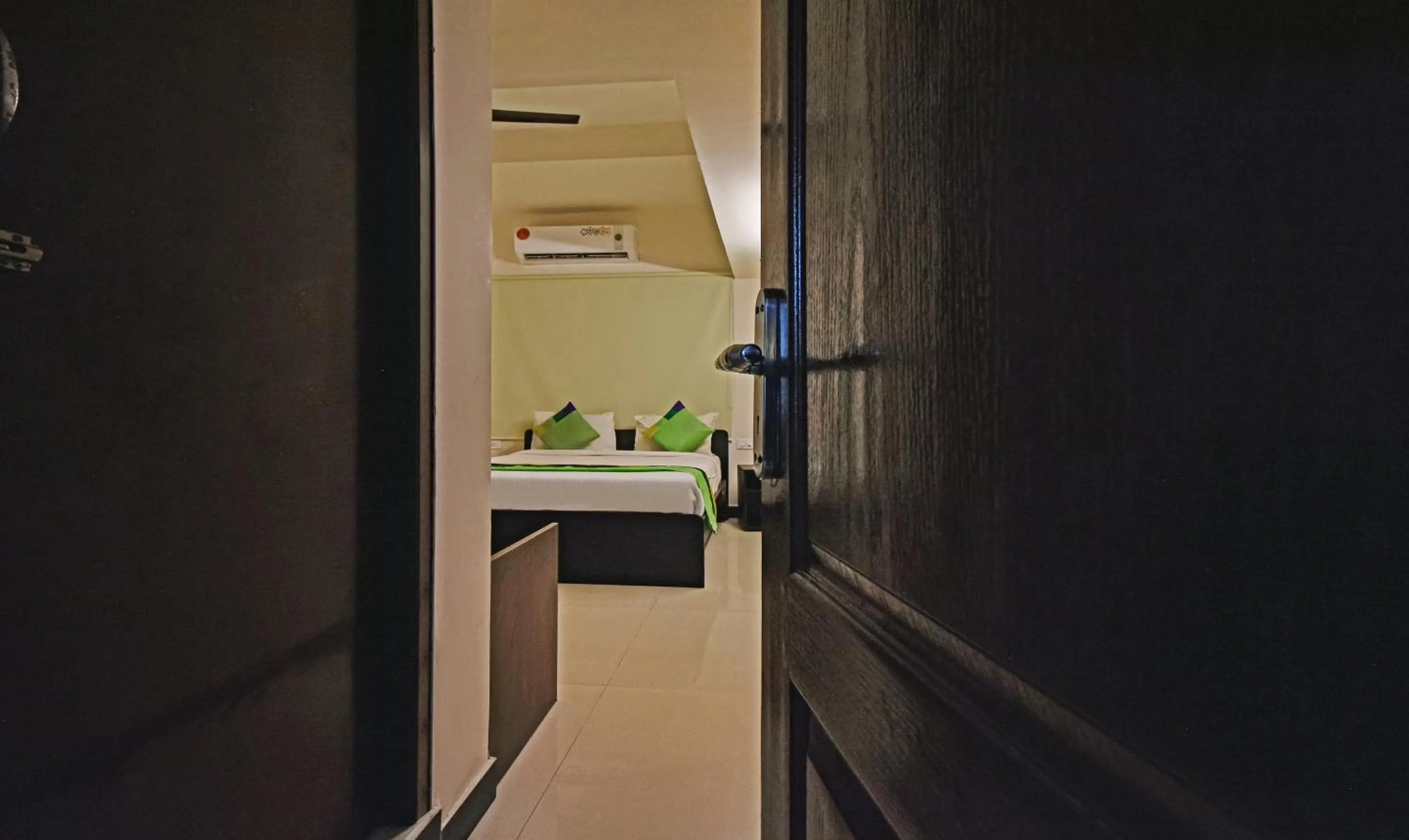 Bedroom in Treebo Samhaar Residency Thoraipakkam