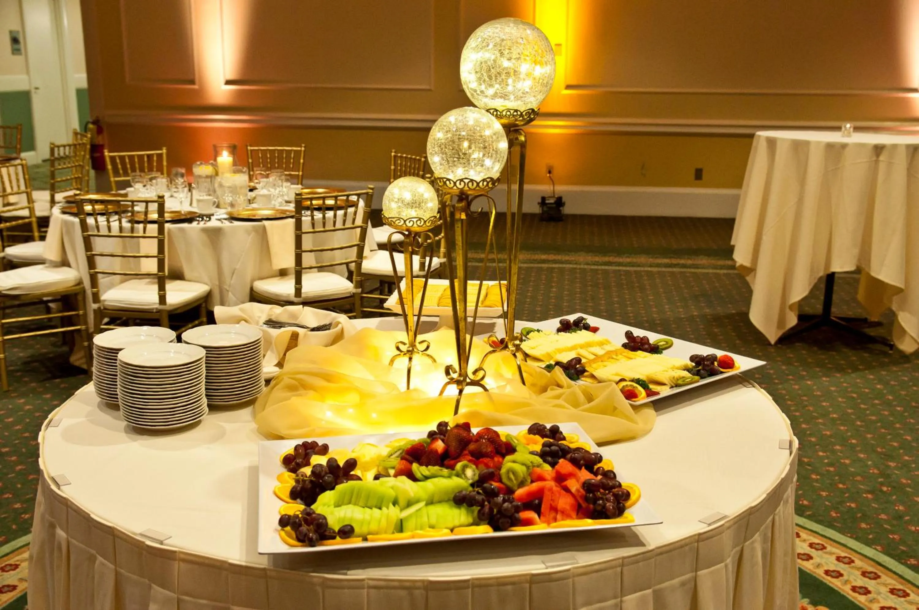 Food and drinks in Ramada by Wyndham Seekonk Providence Area