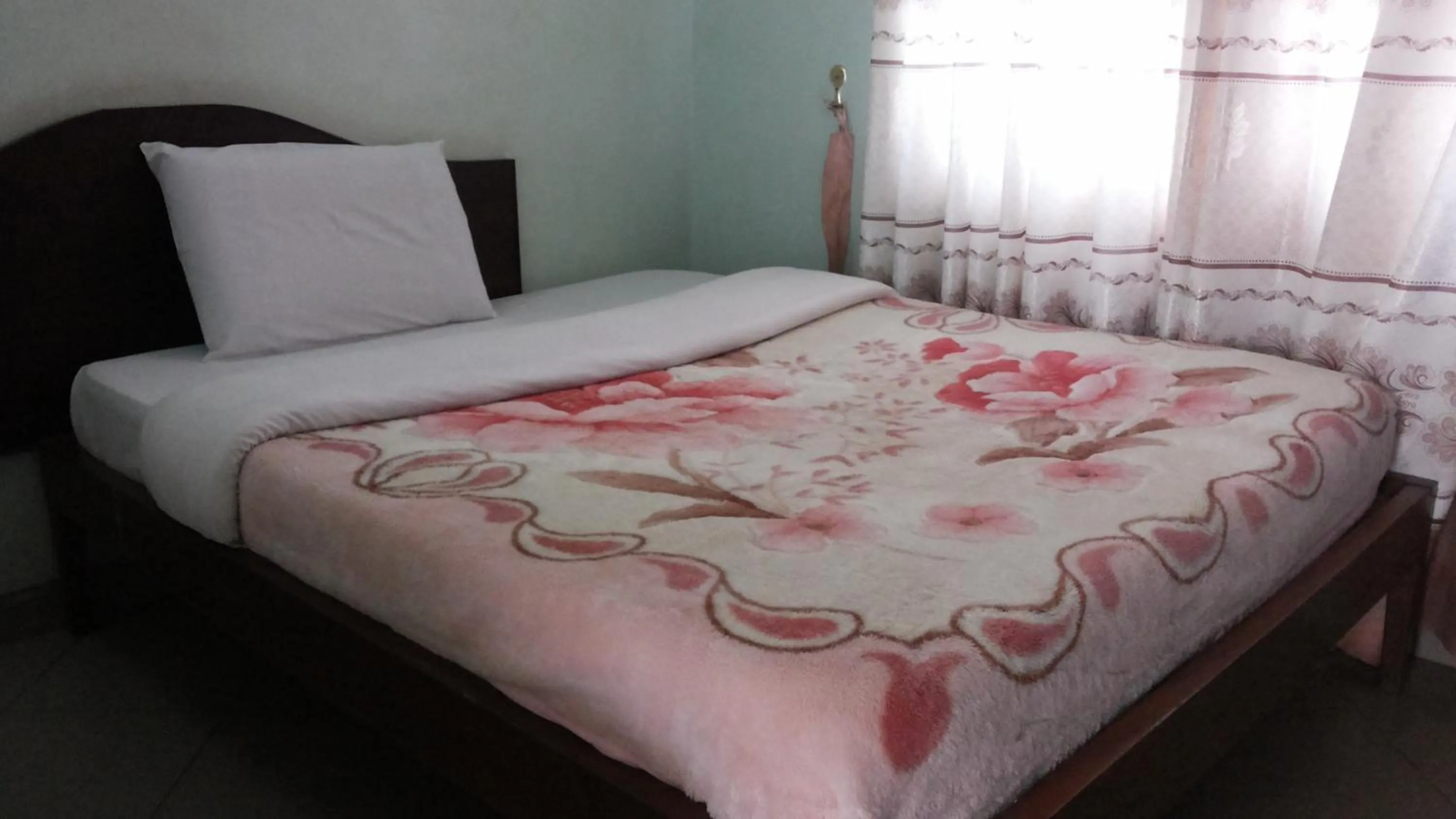 Bedroom in DaysInn Hotel