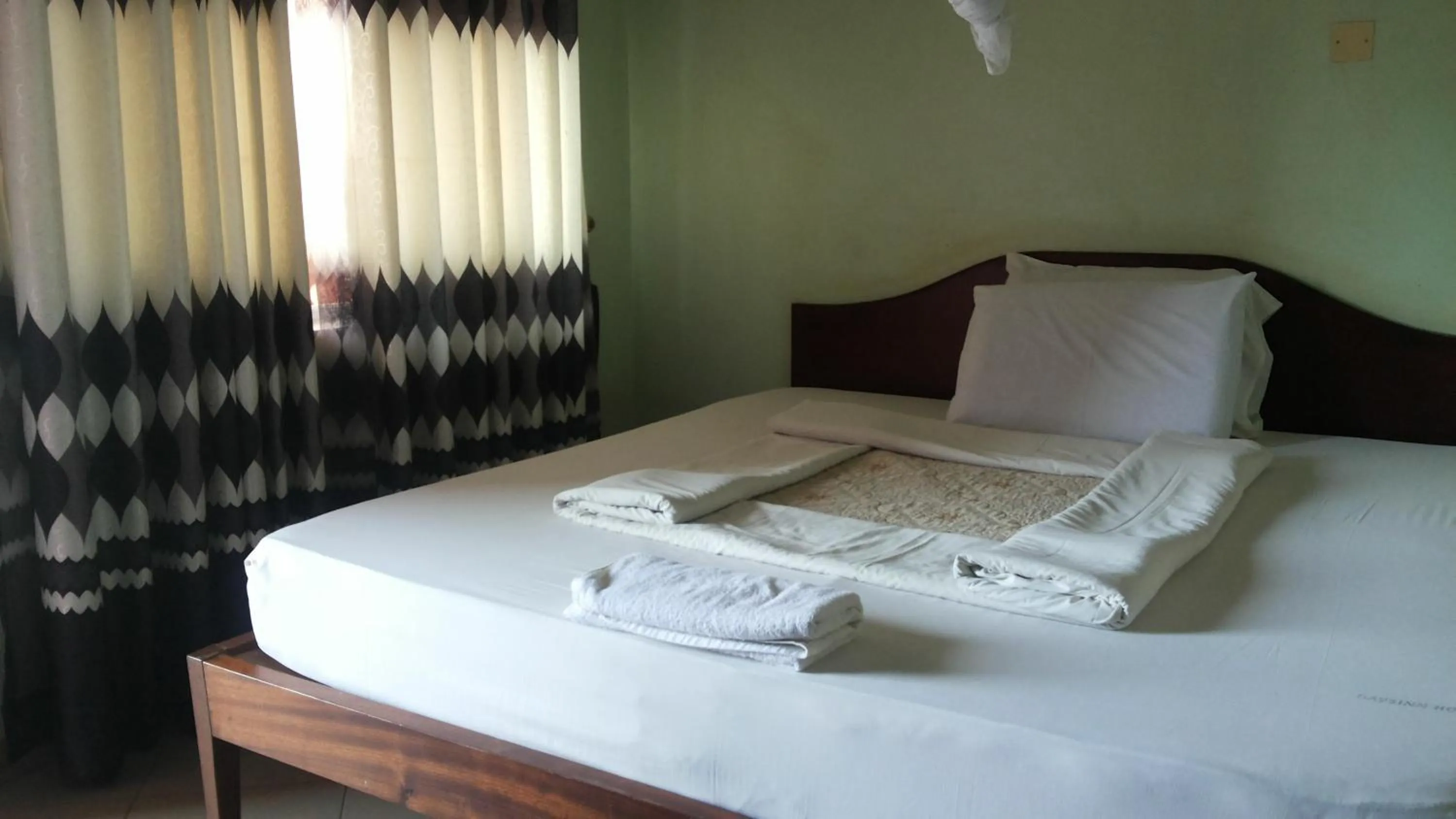 Bedroom in DaysInn Hotel