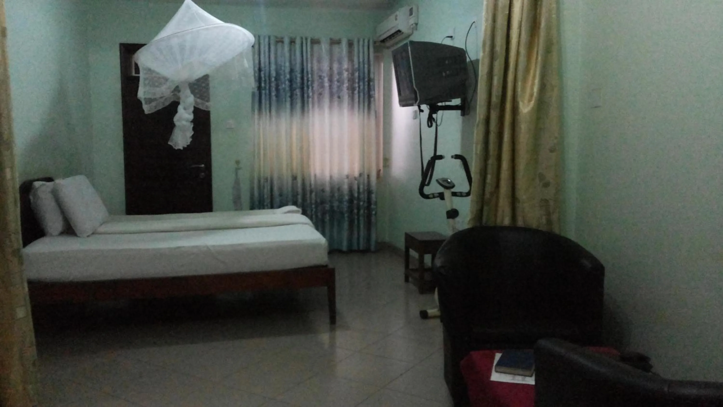 Bed in DaysInn Hotel