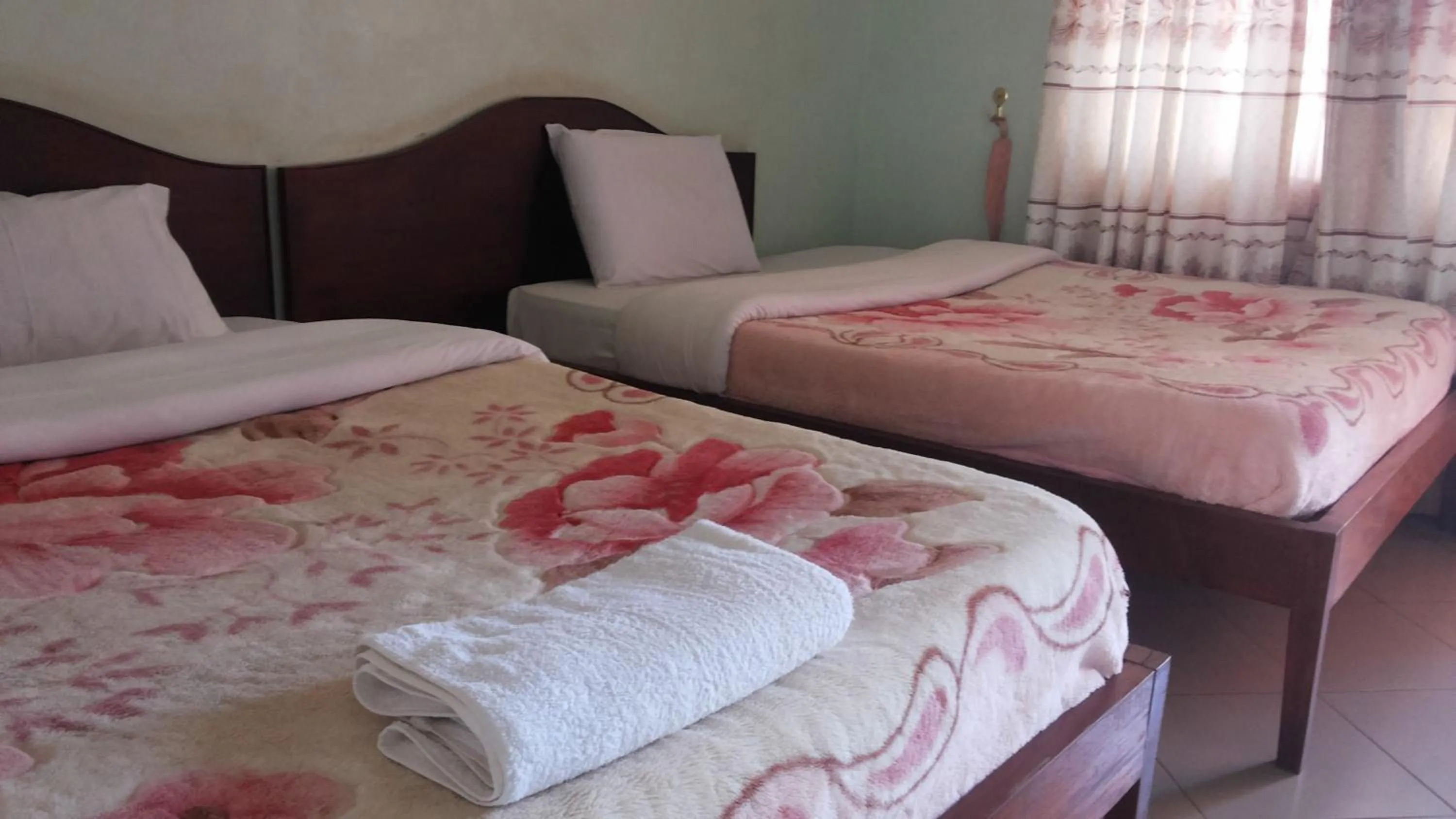 Photo of the whole room in DaysInn Hotel