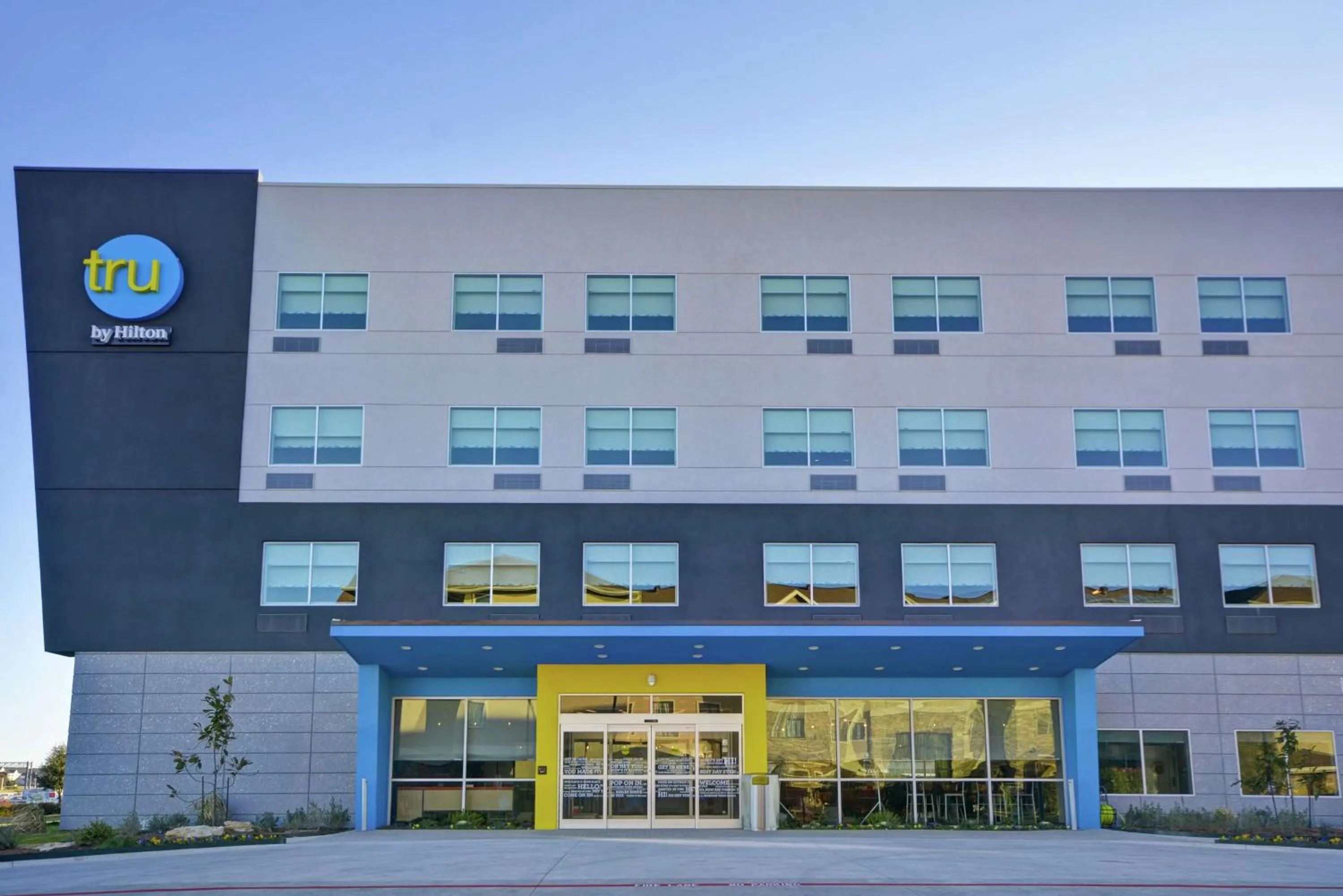 Property building in Tru By Hilton Fort Worth Fossil Creek