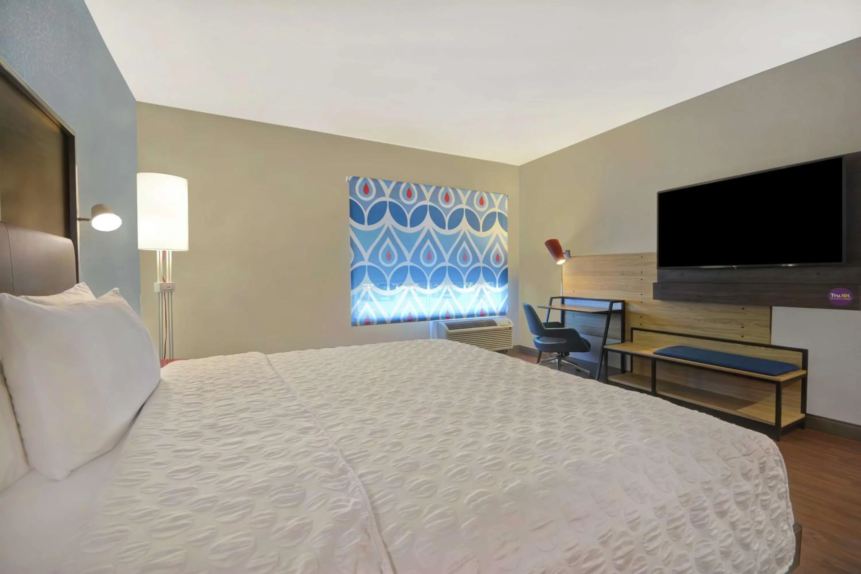 Bedroom, Bed in Tru By Hilton Fort Worth Fossil Creek