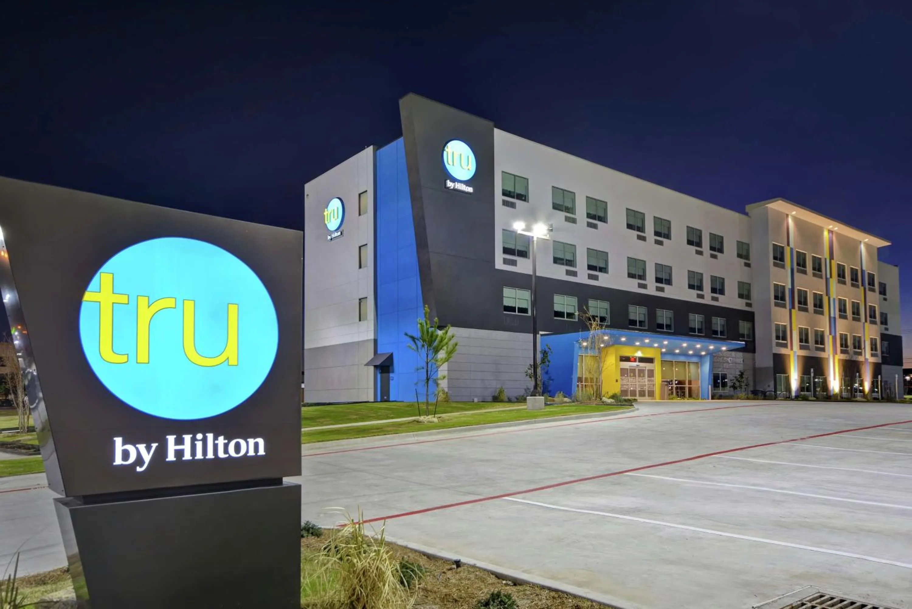 Property building in Tru By Hilton Fort Worth Fossil Creek