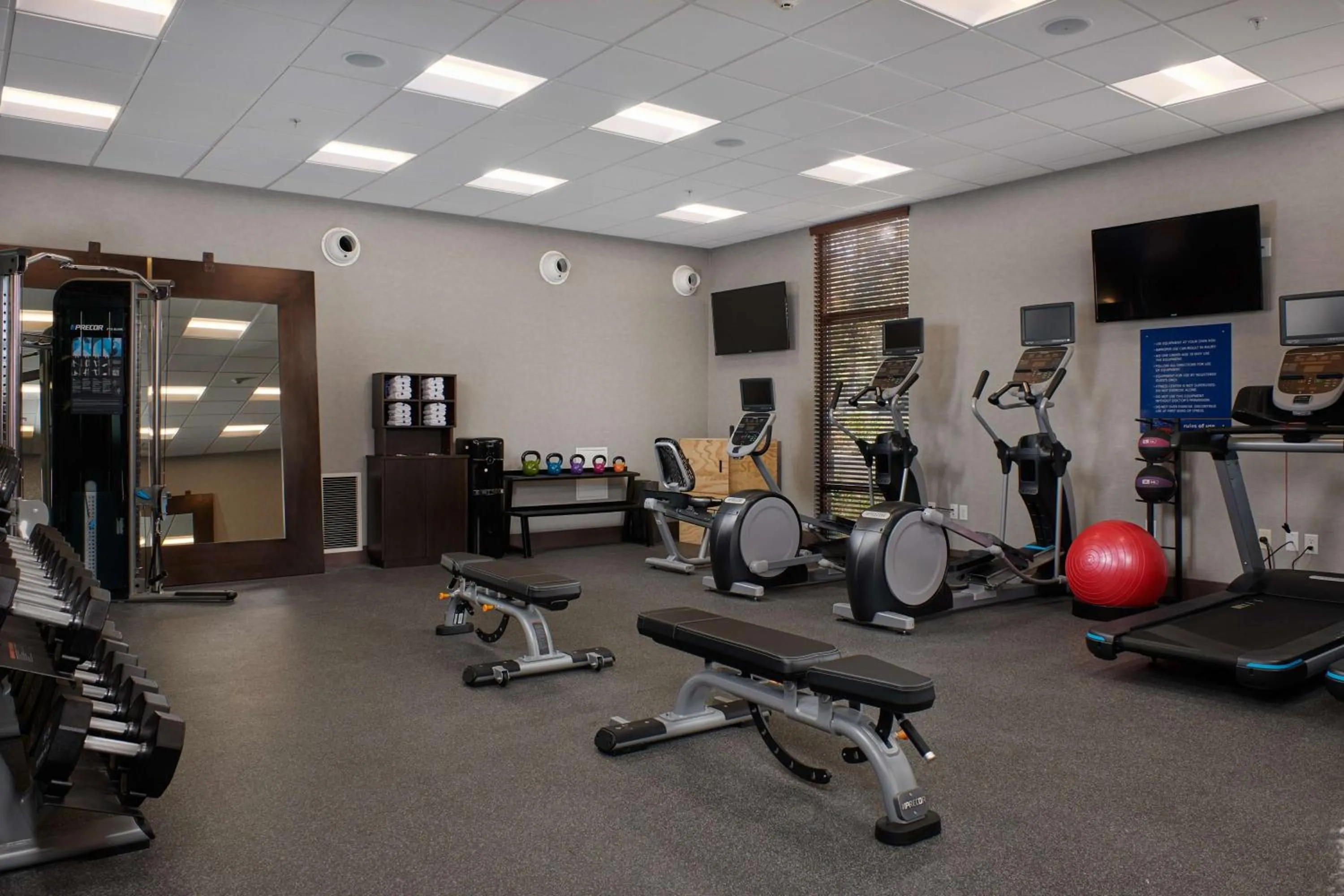 Fitness centre/facilities in Hampton Inn Sherwood Portland