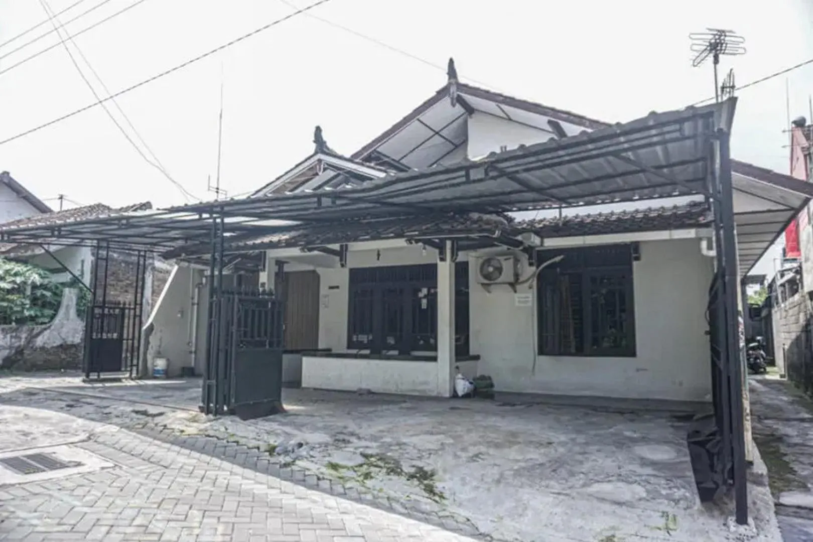 Property building in RedDoorz at Berlian Homestay Malioboro Yogyakarta