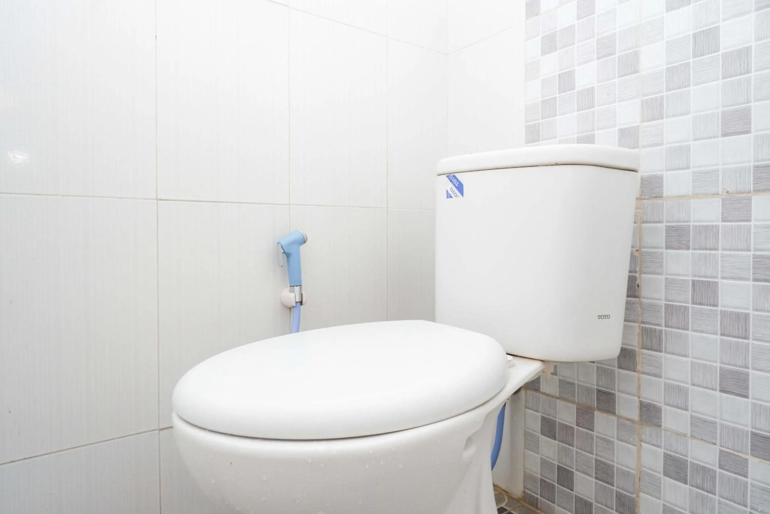 Bathroom in RedDoorz at Berlian Homestay Malioboro Yogyakarta