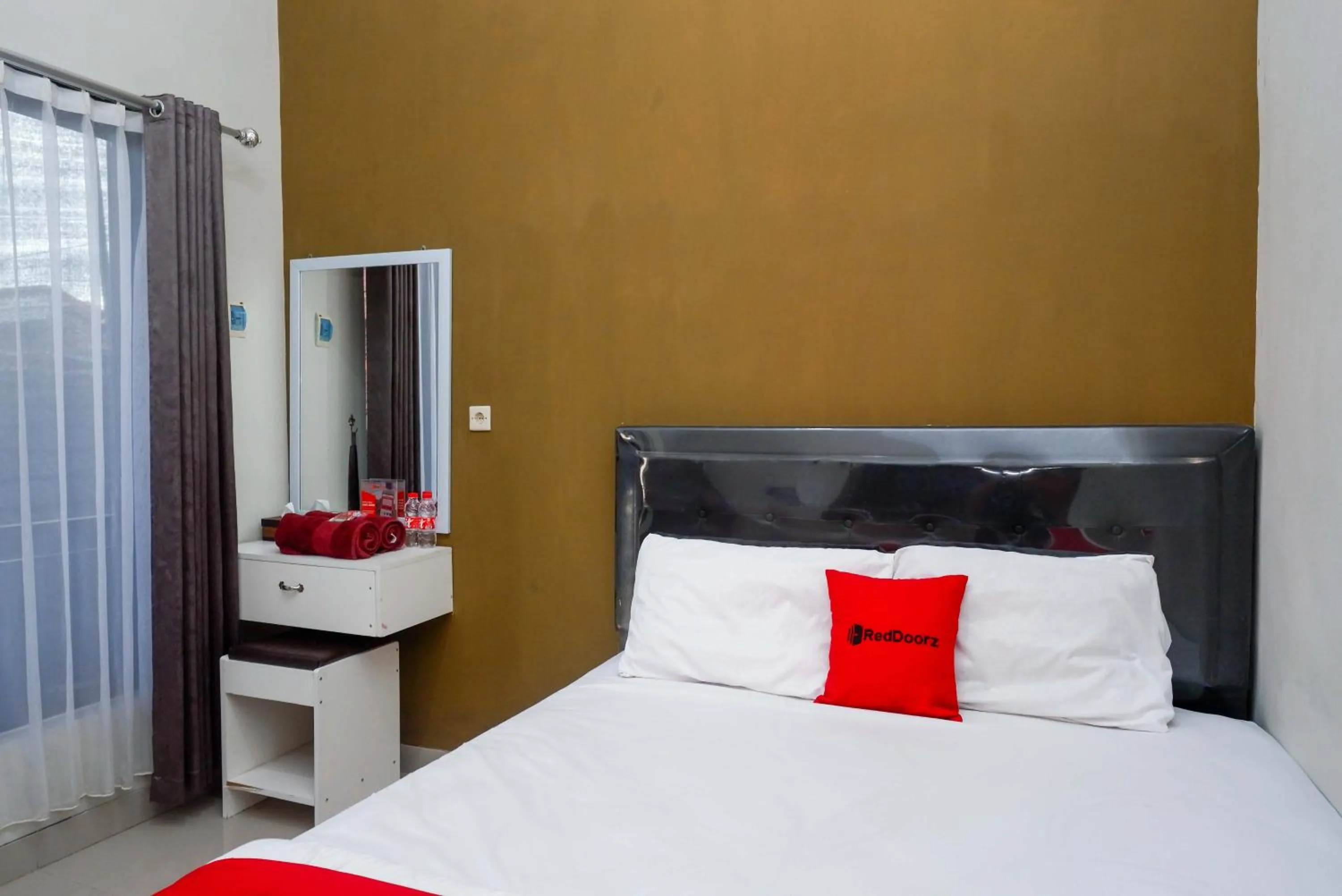 Bedroom, Bed in RedDoorz at Berlian Homestay Malioboro Yogyakarta