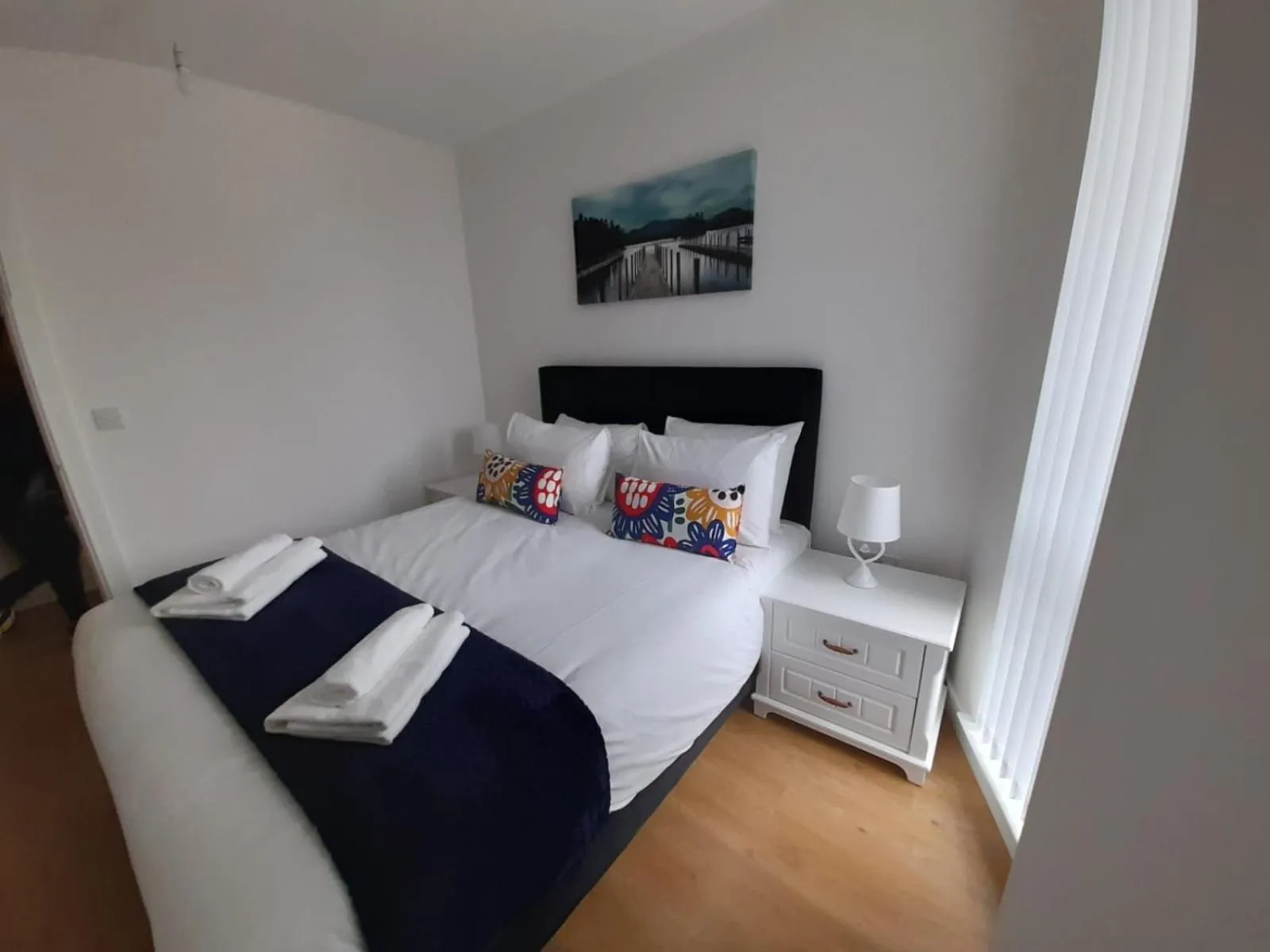 Bedroom in Berks Luxury Serviced Apartments , free parking, free Gym and free wifi