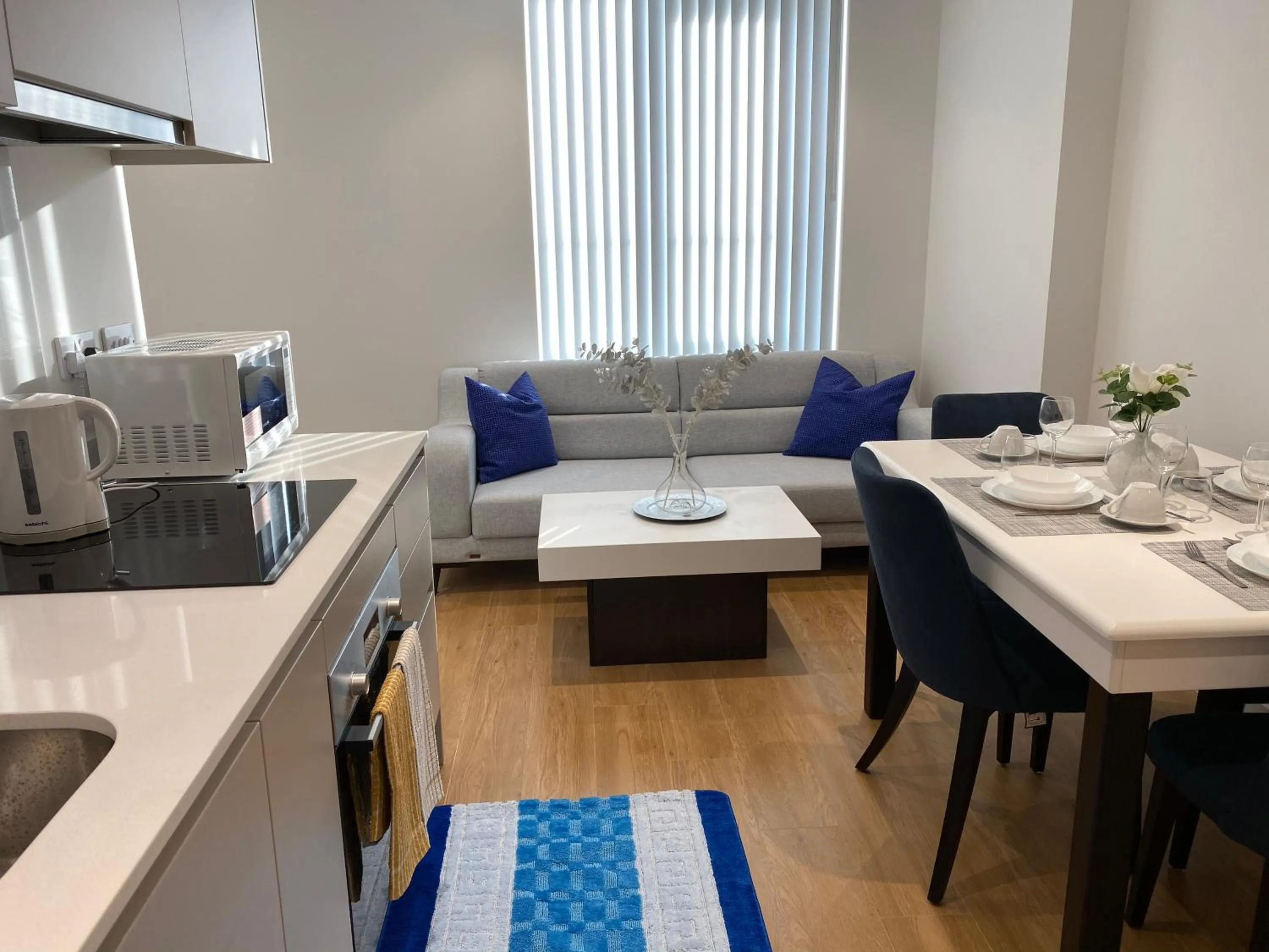 Living room in Berks Luxury Serviced Apartments , free parking, free Gym and free wifi