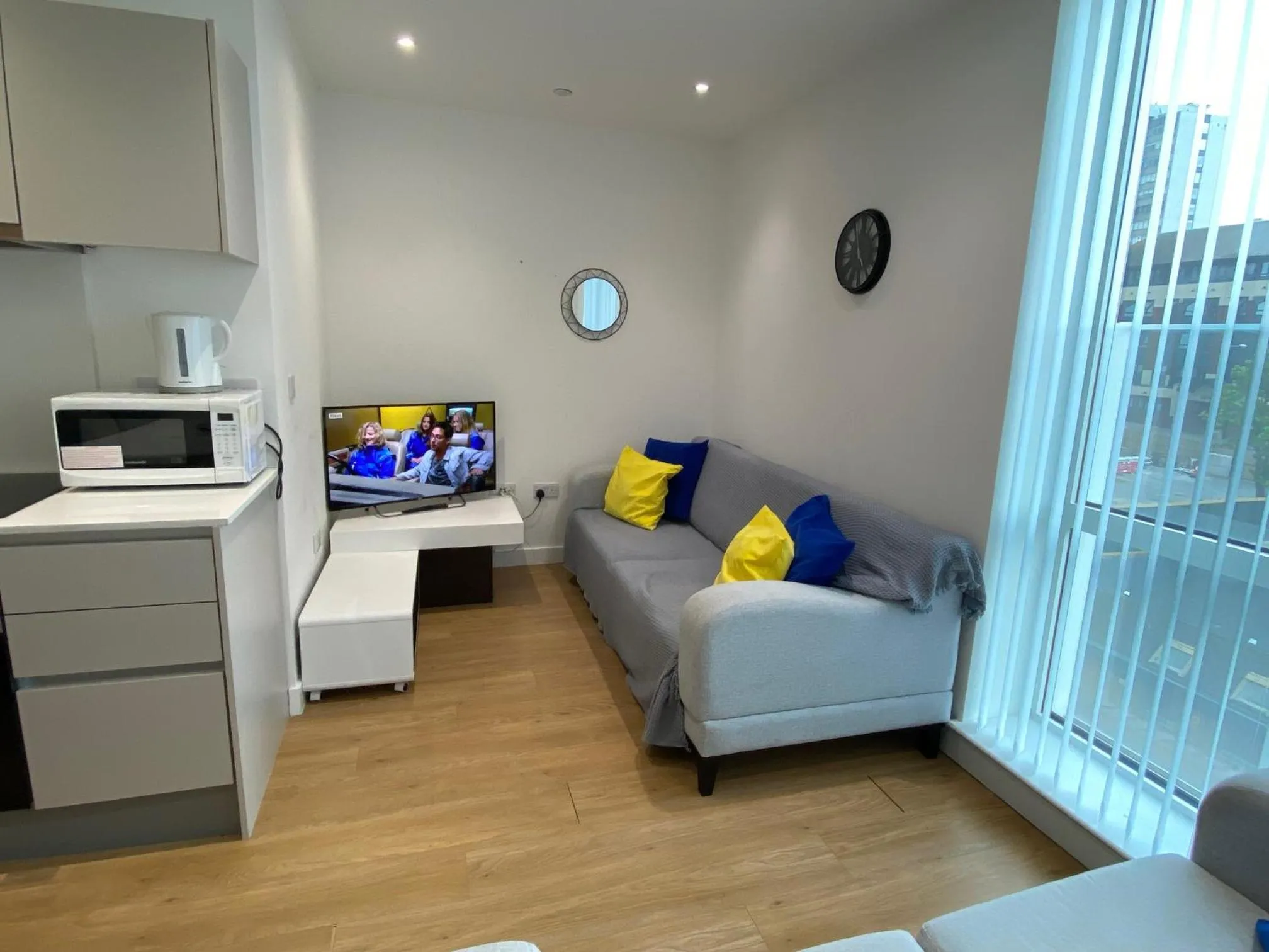 Berks Luxury Serviced Apartments , free parking, free Gym and free wifi