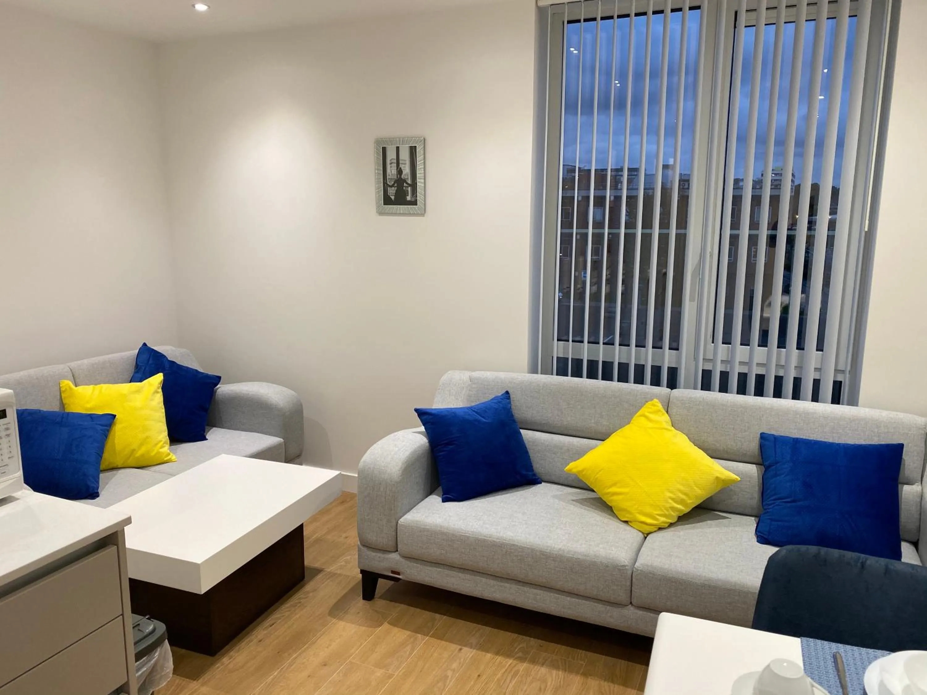 Living room in Berks Luxury Serviced Apartments , free parking, free Gym and free wifi