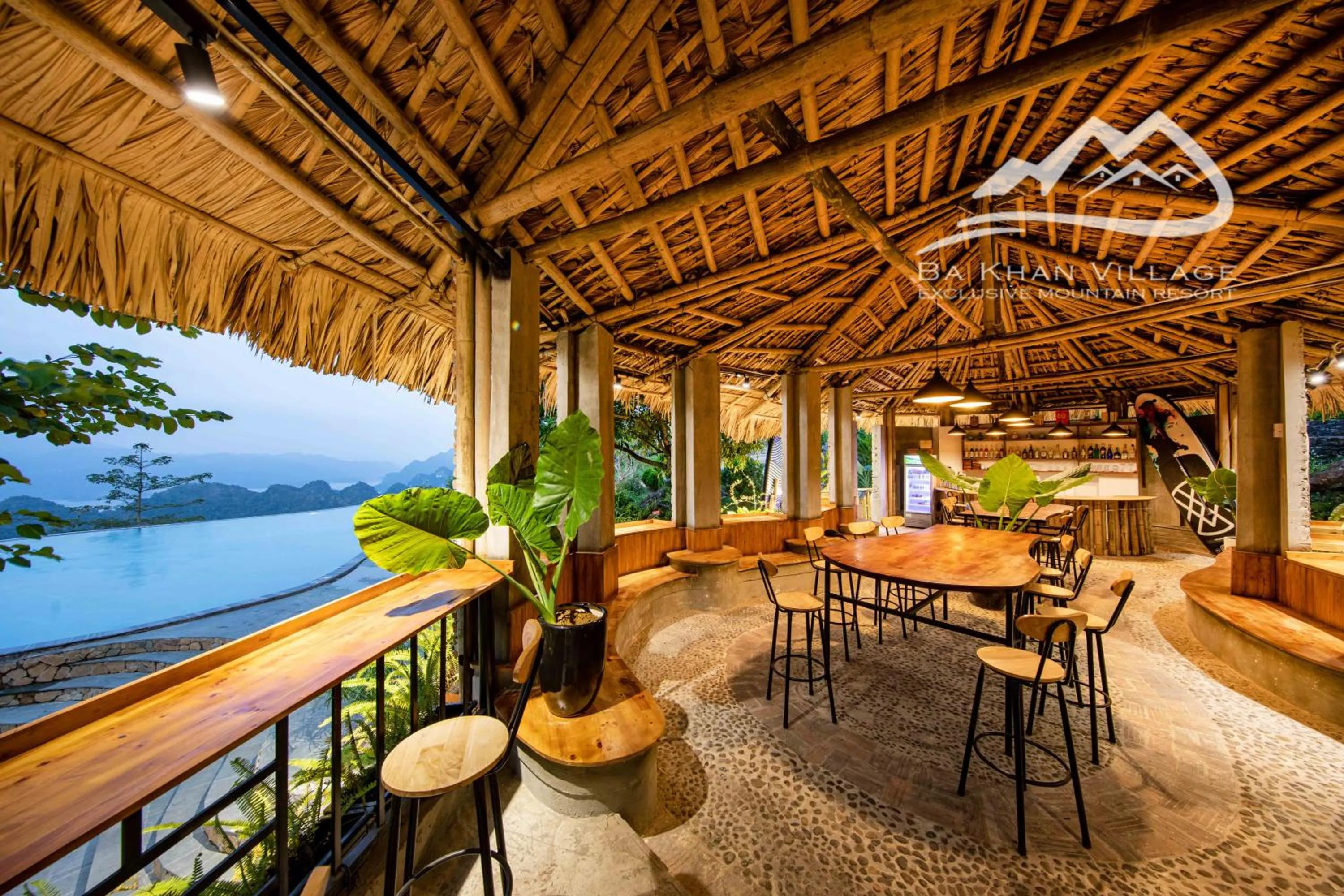 Lounge or bar in Bakhan Village Resort