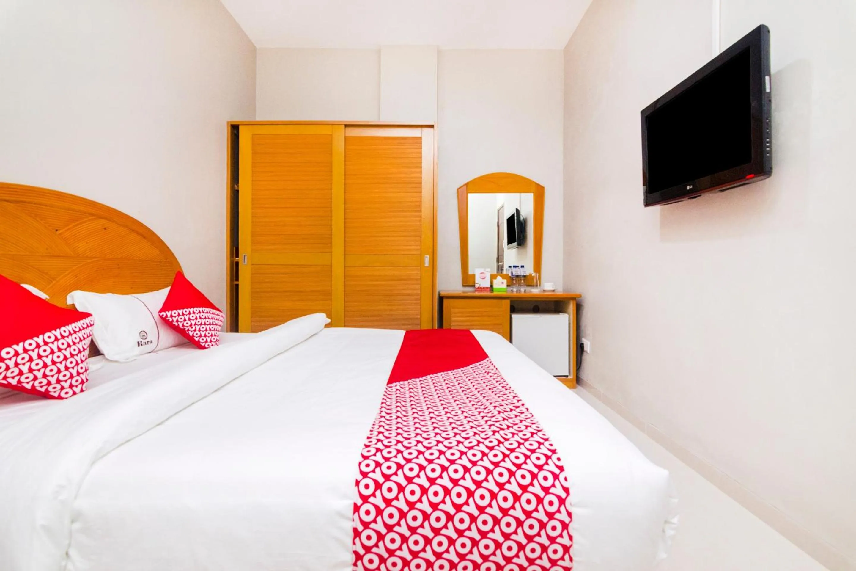 Bathroom, Bed in Capital O 1867 Kara Guest House