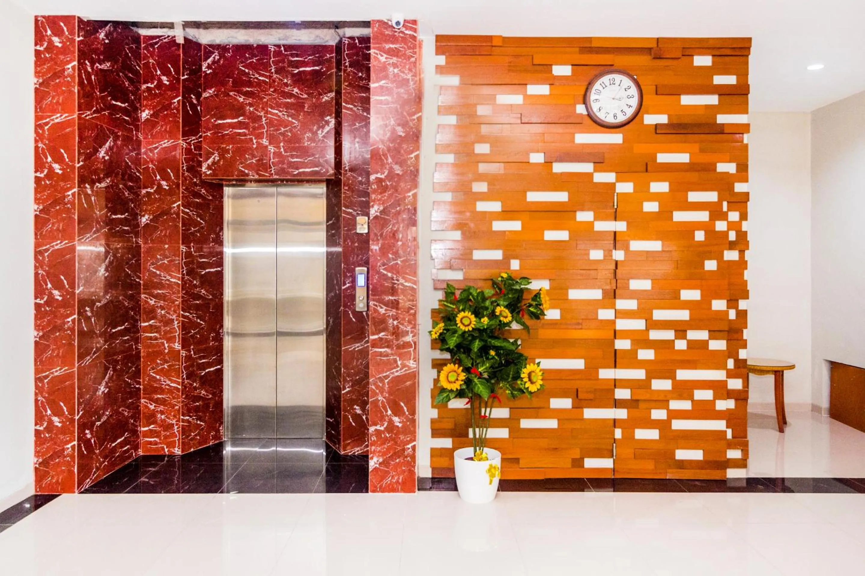 Lobby or reception in Capital O 1867 Kara Guest House