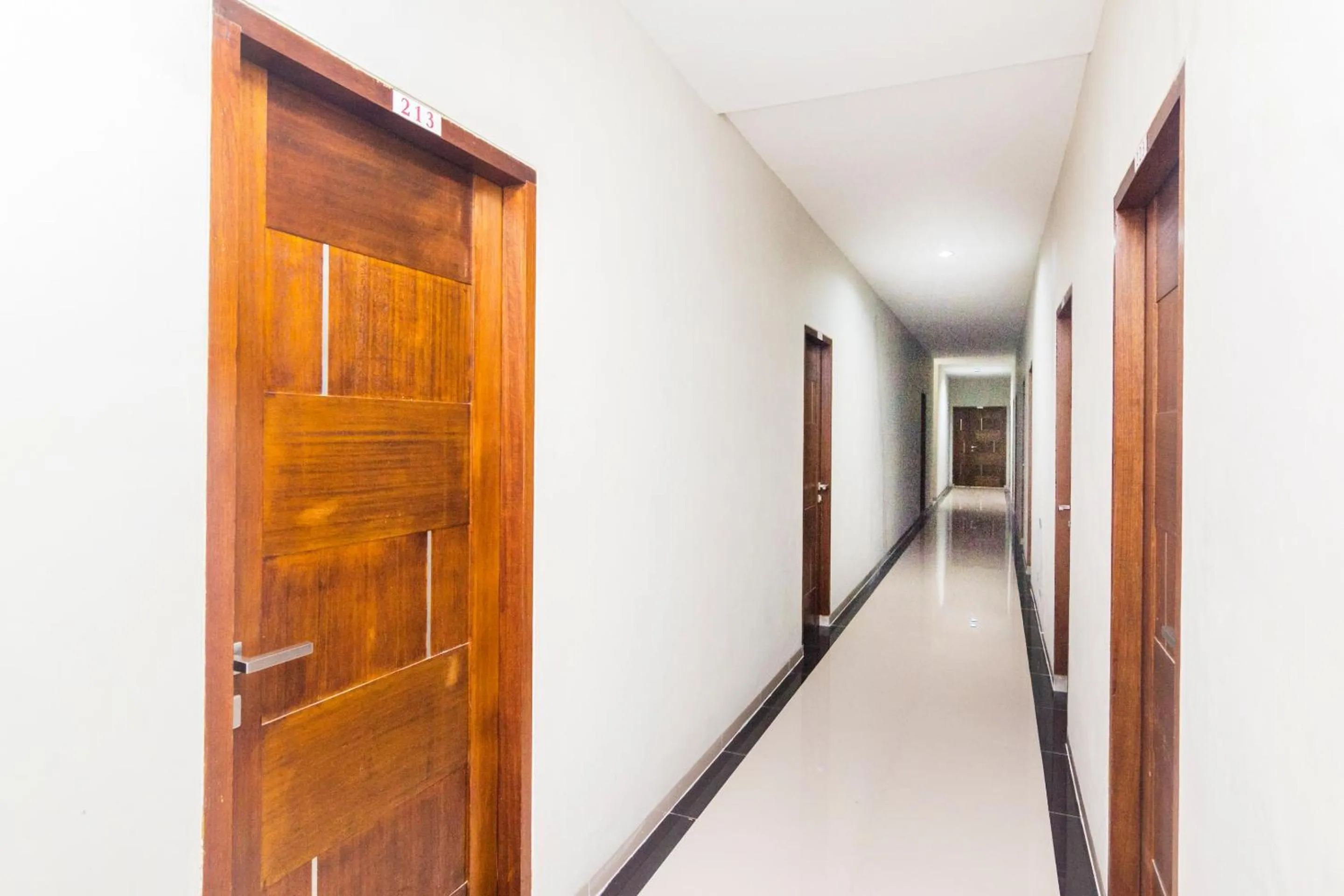 Lobby or reception in Capital O 1867 Kara Guest House